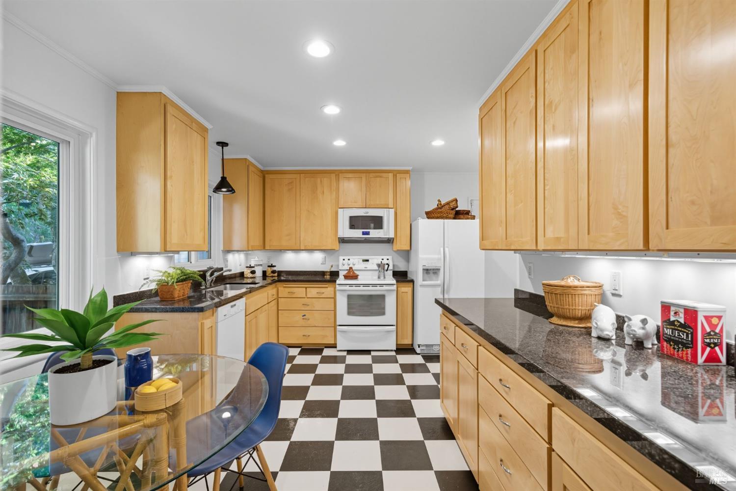 Detail Gallery Image 3 of 60 For 39 Bridge Rd, Larkspur,  CA 94939 - 2 Beds | 1/1 Baths