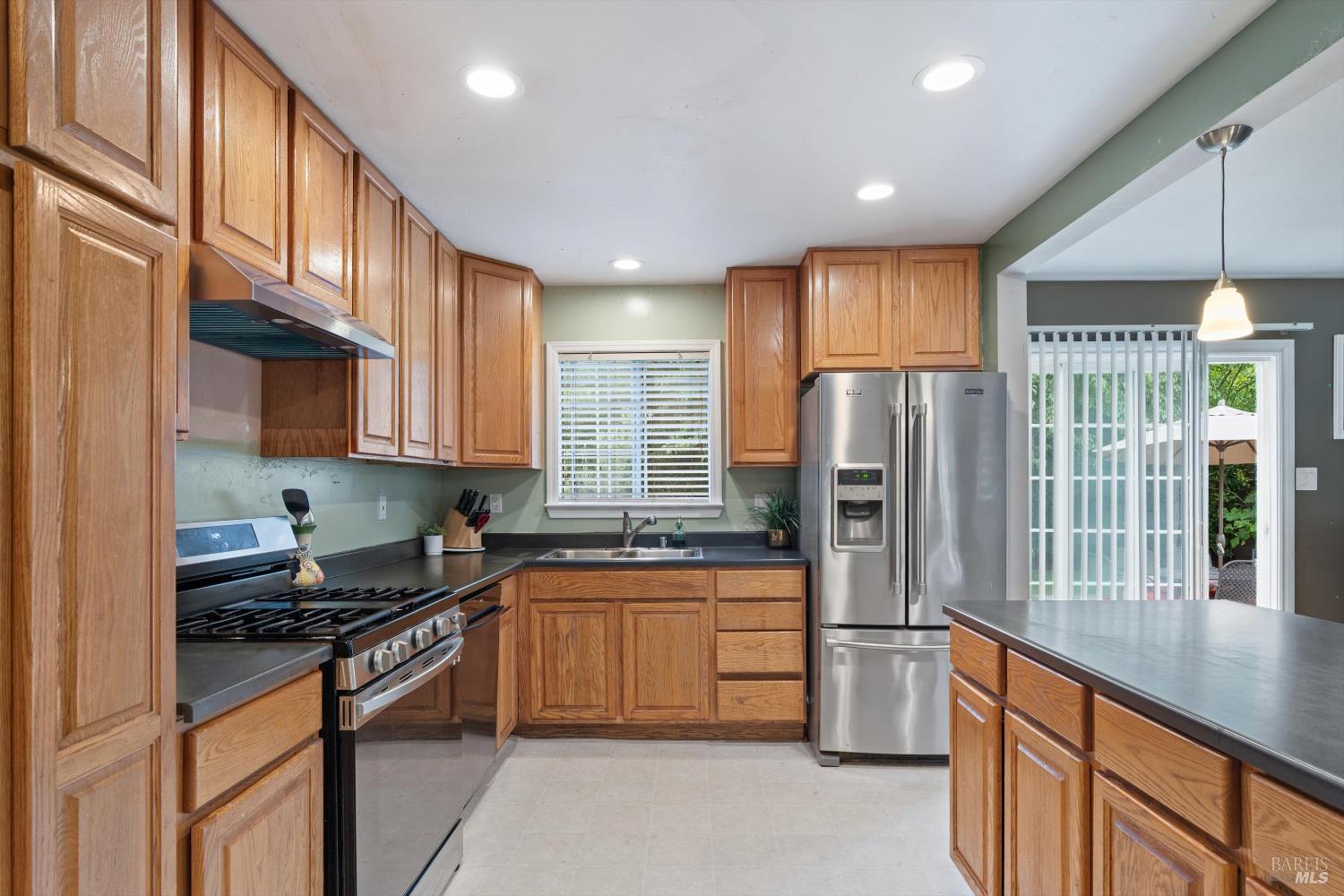 Detail Gallery Image 3 of 20 For 1245 Olive St, Santa Rosa,  CA 95407 - 2 Beds | 1 Baths