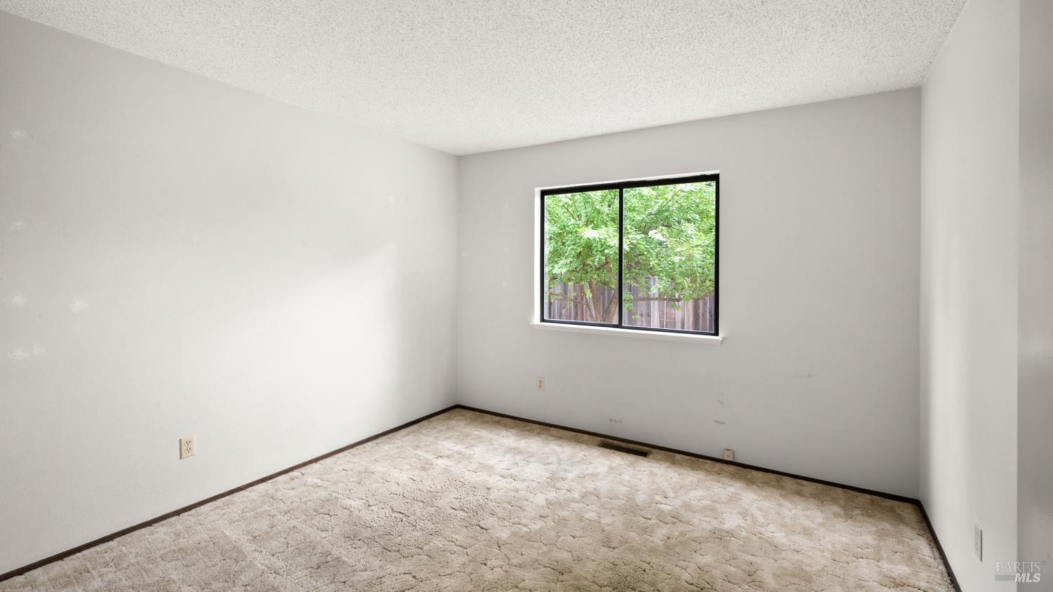 Detail Gallery Image 26 of 49 For 360 Raven Ct, Healdsburg,  CA 95448 - 4 Beds | 2 Baths