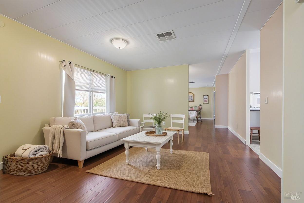 Detail Gallery Image 4 of 27 For 56 Club View Dr, Novato,  CA 94949 - 3 Beds | 2 Baths