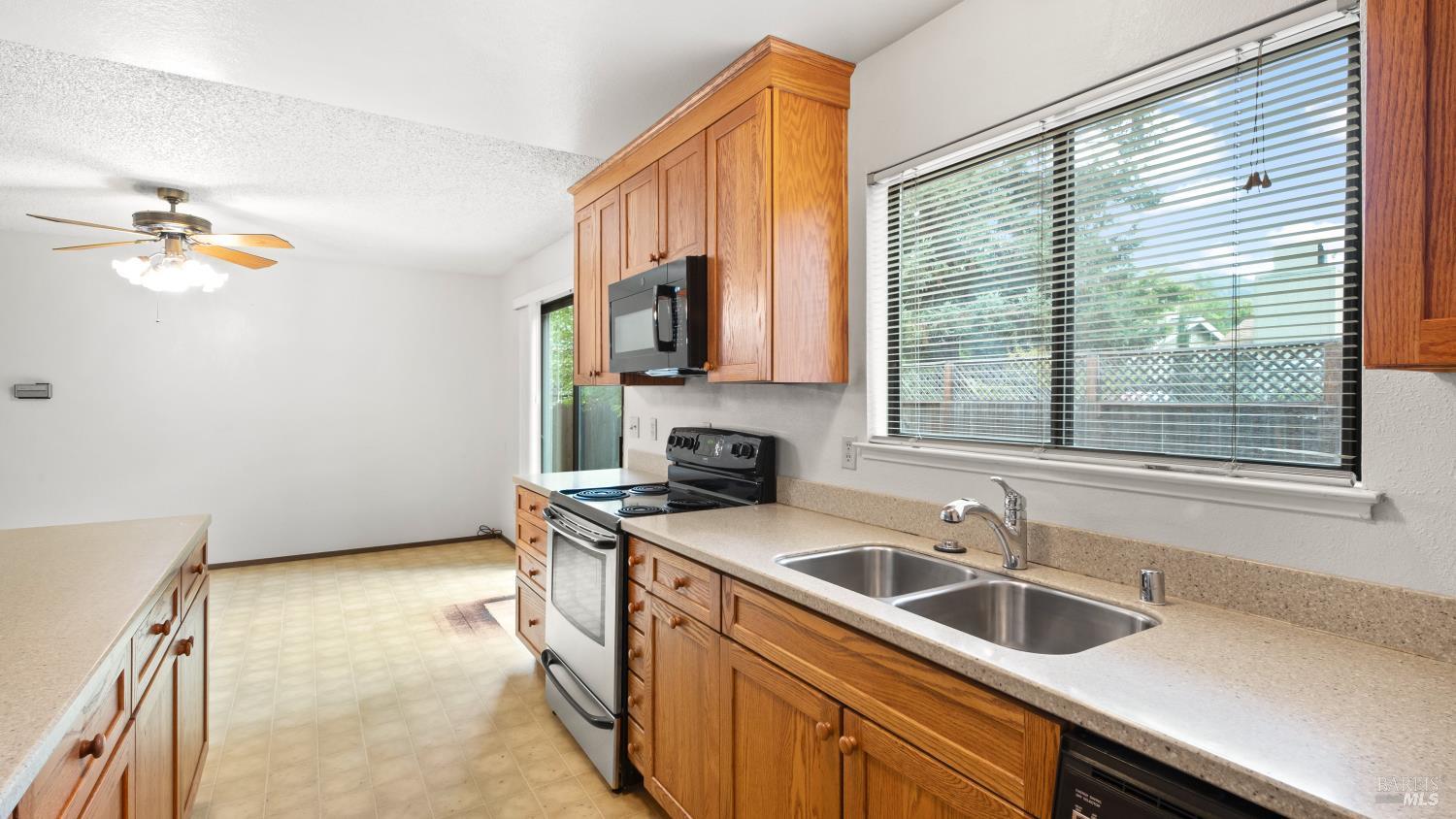 Detail Gallery Image 16 of 49 For 360 Raven Ct, Healdsburg,  CA 95448 - 4 Beds | 2 Baths