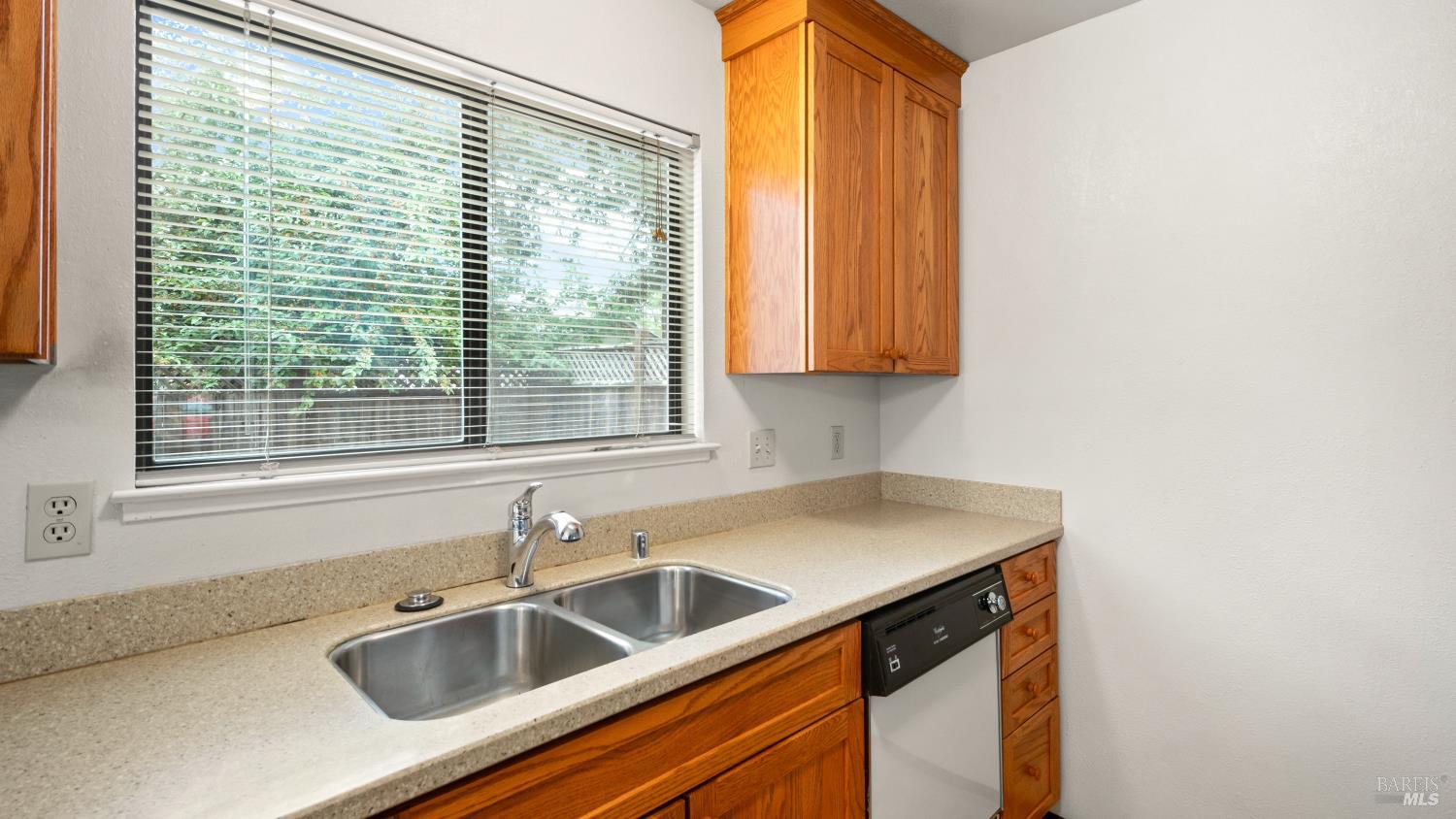 Detail Gallery Image 17 of 49 For 360 Raven Ct, Healdsburg,  CA 95448 - 4 Beds | 2 Baths