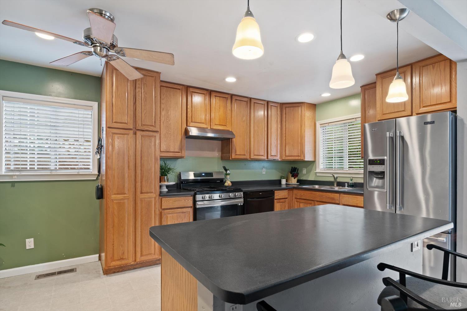 Detail Gallery Image 5 of 20 For 1245 Olive St, Santa Rosa,  CA 95407 - 2 Beds | 1 Baths