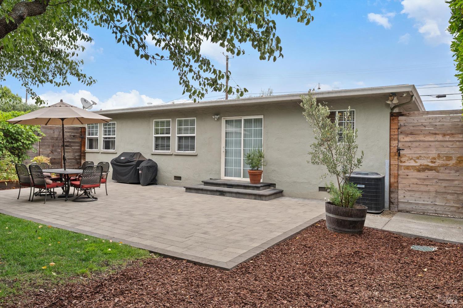 Detail Gallery Image 12 of 20 For 1245 Olive St, Santa Rosa,  CA 95407 - 2 Beds | 1 Baths