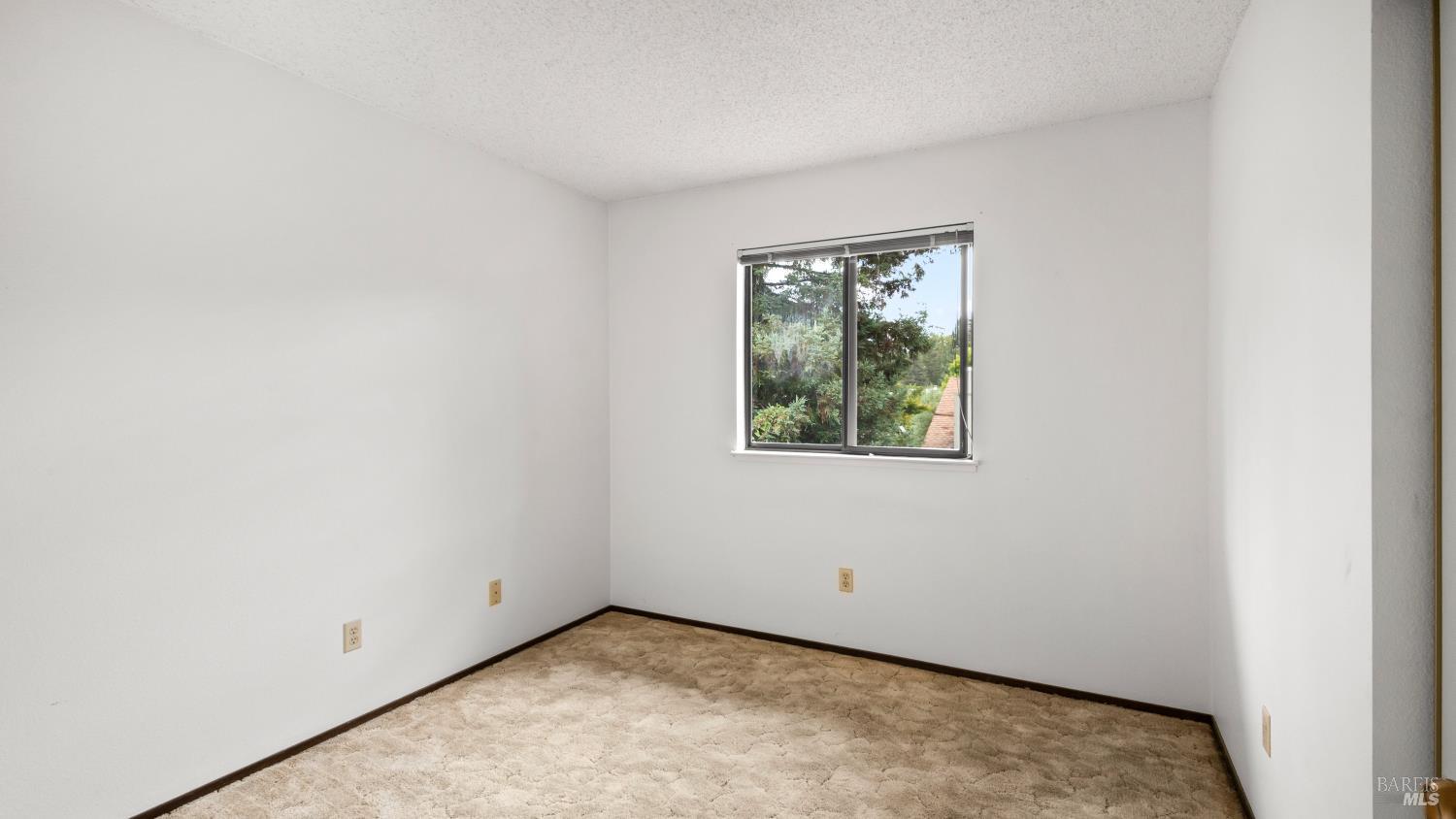 Detail Gallery Image 34 of 49 For 360 Raven Ct, Healdsburg,  CA 95448 - 4 Beds | 2 Baths