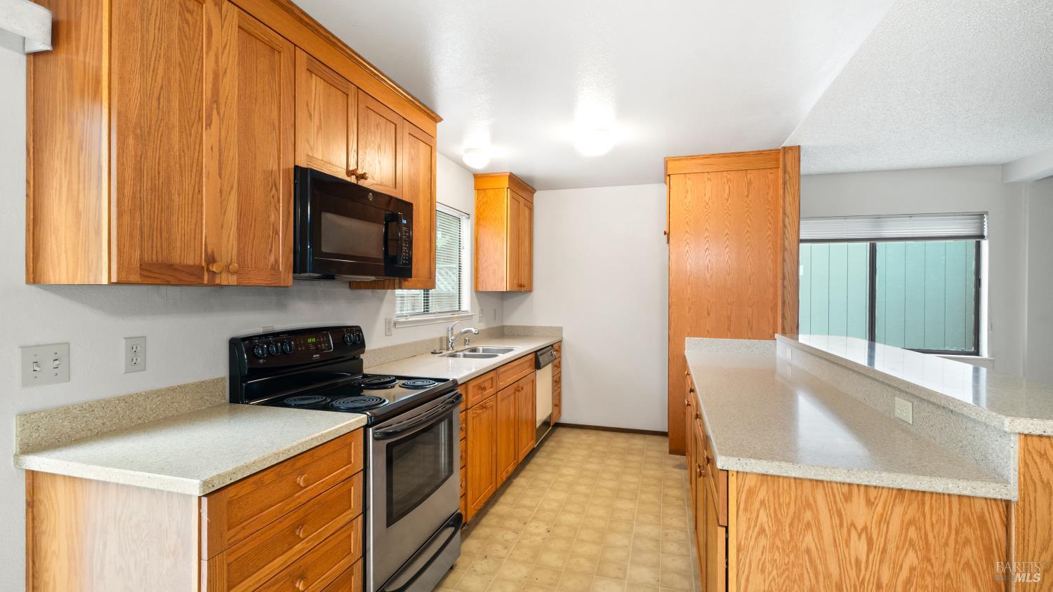 Detail Gallery Image 15 of 49 For 360 Raven Ct, Healdsburg,  CA 95448 - 4 Beds | 2 Baths