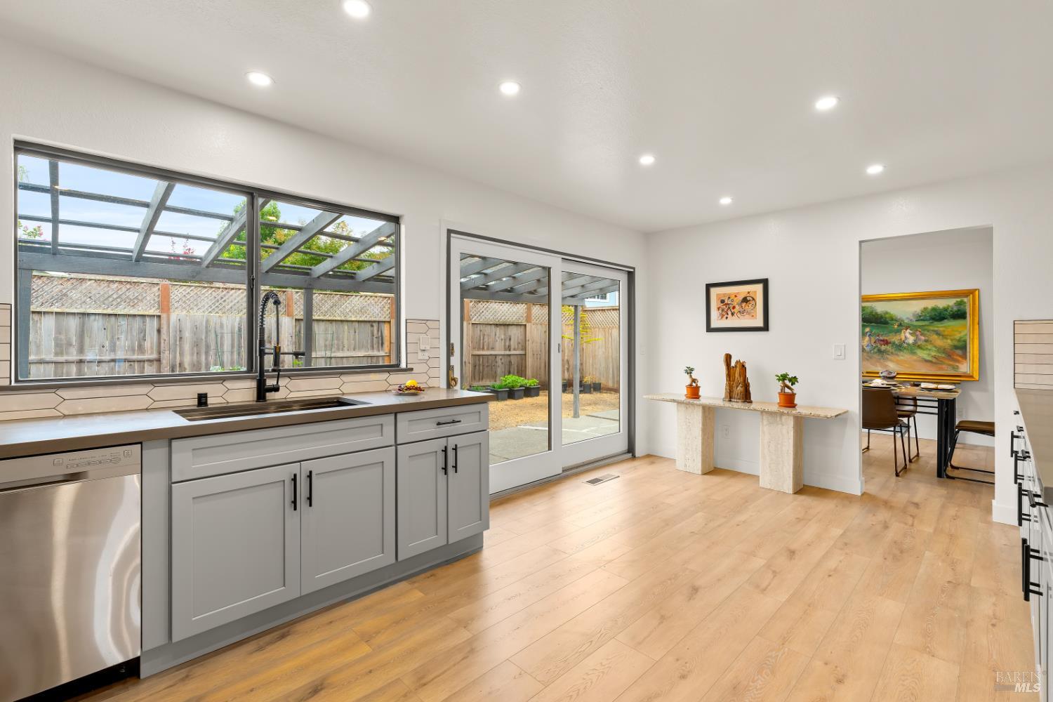 Detail Gallery Image 19 of 57 For 6032 Elsa Ave, Rohnert Park,  CA 94928 - 4 Beds | 3 Baths