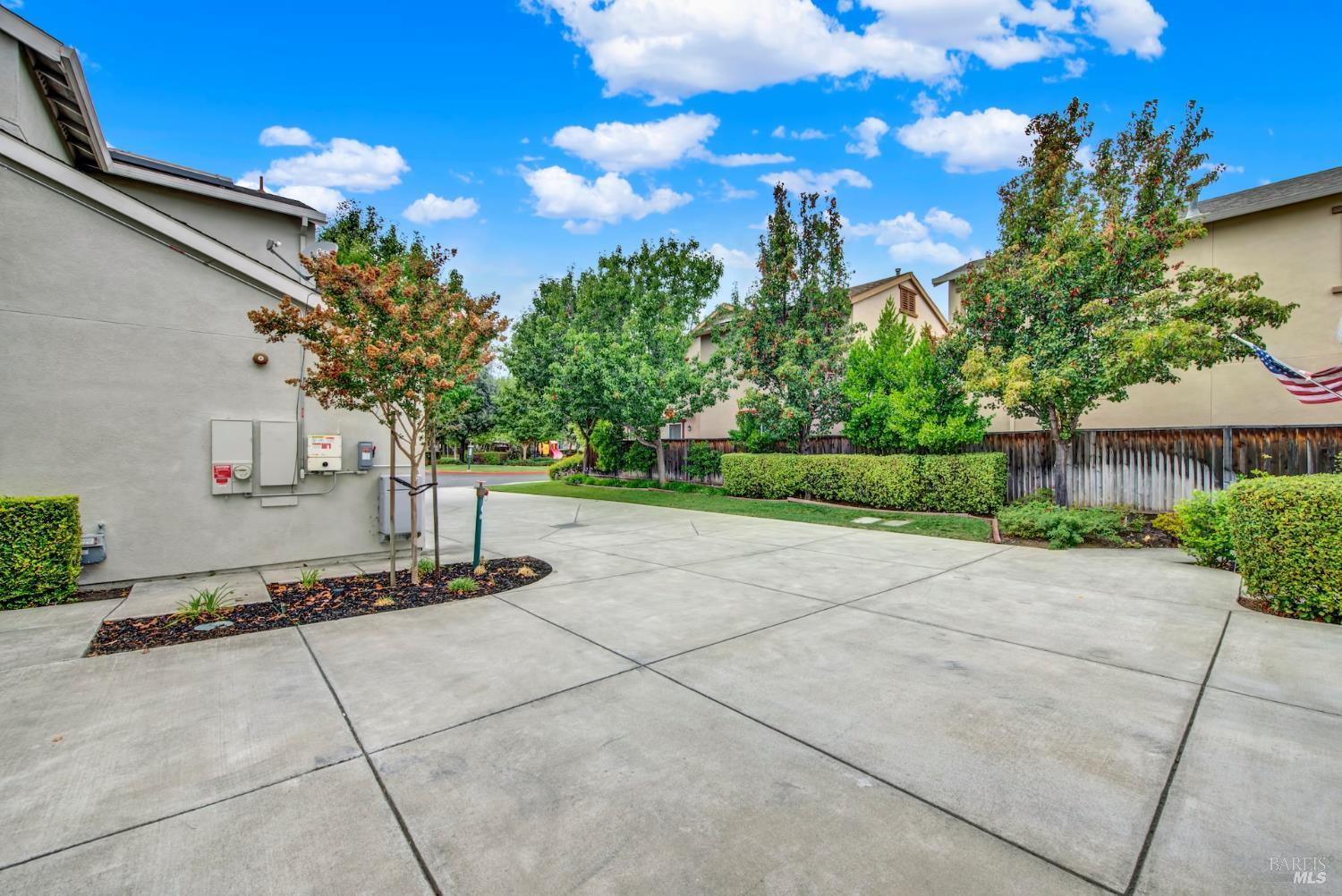 Detail Gallery Image 33 of 78 For 1105 Strawberry Ln, Suisun City,  CA 94585 - 3 Beds | 2/1 Baths