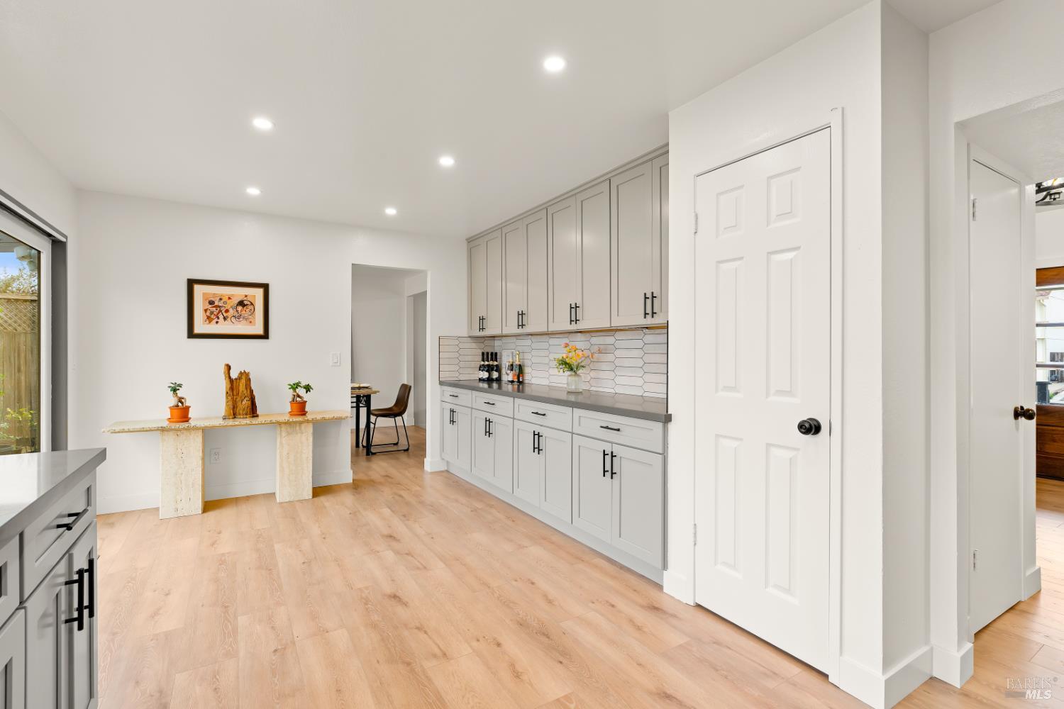 Detail Gallery Image 21 of 57 For 6032 Elsa Ave, Rohnert Park,  CA 94928 - 4 Beds | 3 Baths