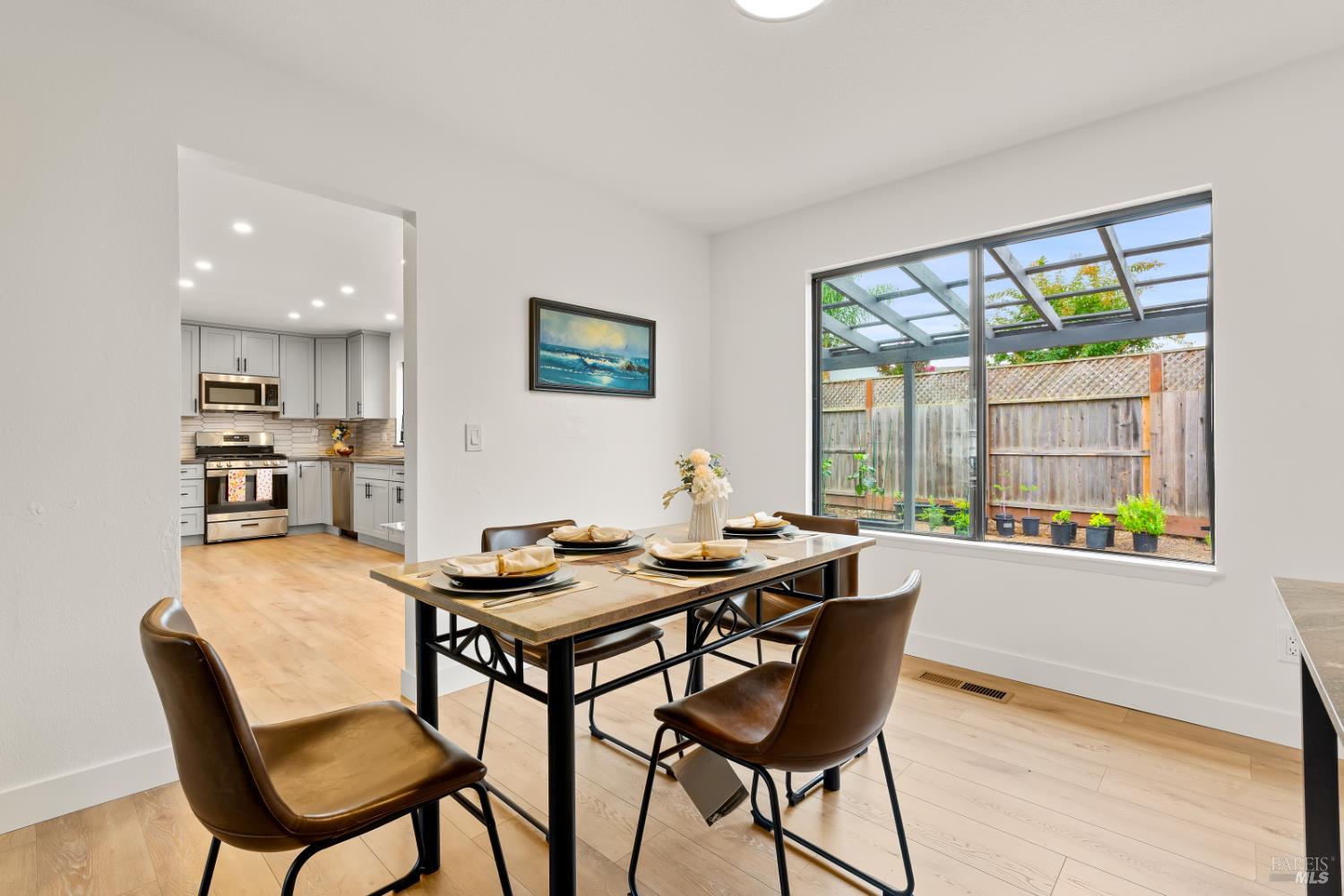 Detail Gallery Image 13 of 57 For 6032 Elsa Ave, Rohnert Park,  CA 94928 - 4 Beds | 3 Baths