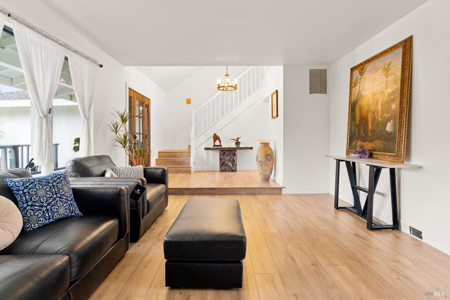 Detail Gallery Image 12 of 57 For 6032 Elsa Ave, Rohnert Park,  CA 94928 - 4 Beds | 3 Baths