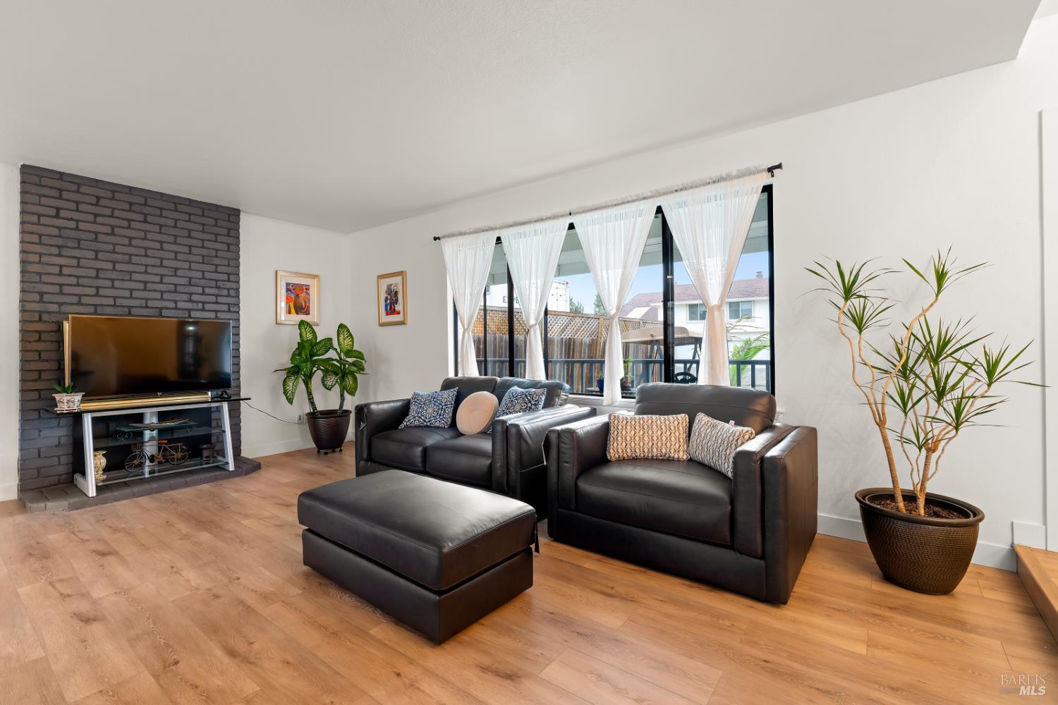 Detail Gallery Image 10 of 57 For 6032 Elsa Ave, Rohnert Park,  CA 94928 - 4 Beds | 3 Baths