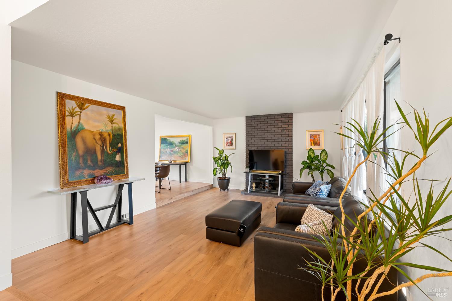 Detail Gallery Image 9 of 57 For 6032 Elsa Ave, Rohnert Park,  CA 94928 - 4 Beds | 3 Baths