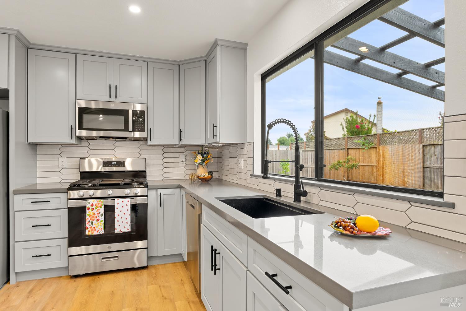 Detail Gallery Image 18 of 57 For 6032 Elsa Ave, Rohnert Park,  CA 94928 - 4 Beds | 3 Baths