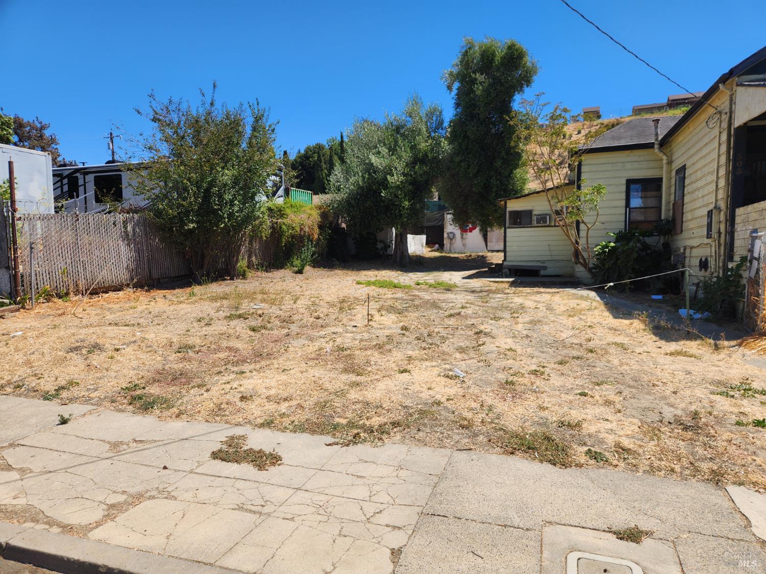 Detail Gallery Image 2 of 17 For 303 Lemon St, Vallejo,  CA 94590 - 2 Beds | 1 Baths