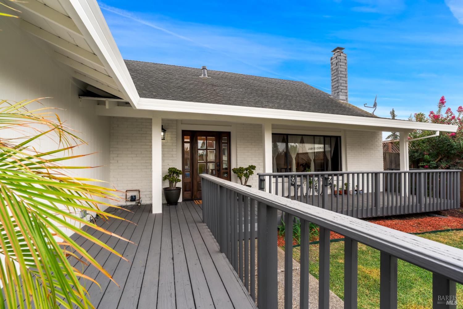 Detail Gallery Image 4 of 57 For 6032 Elsa Ave, Rohnert Park,  CA 94928 - 4 Beds | 3 Baths