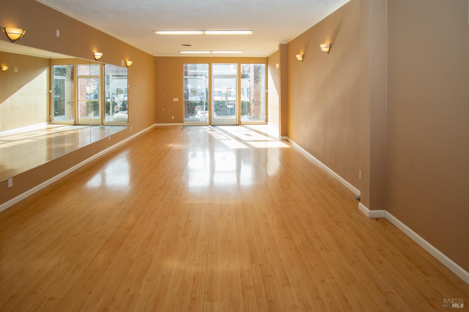 Detail Gallery Image 4 of 6 For 1570 4th St, San Rafael,  CA 94901 - – Beds | – Baths