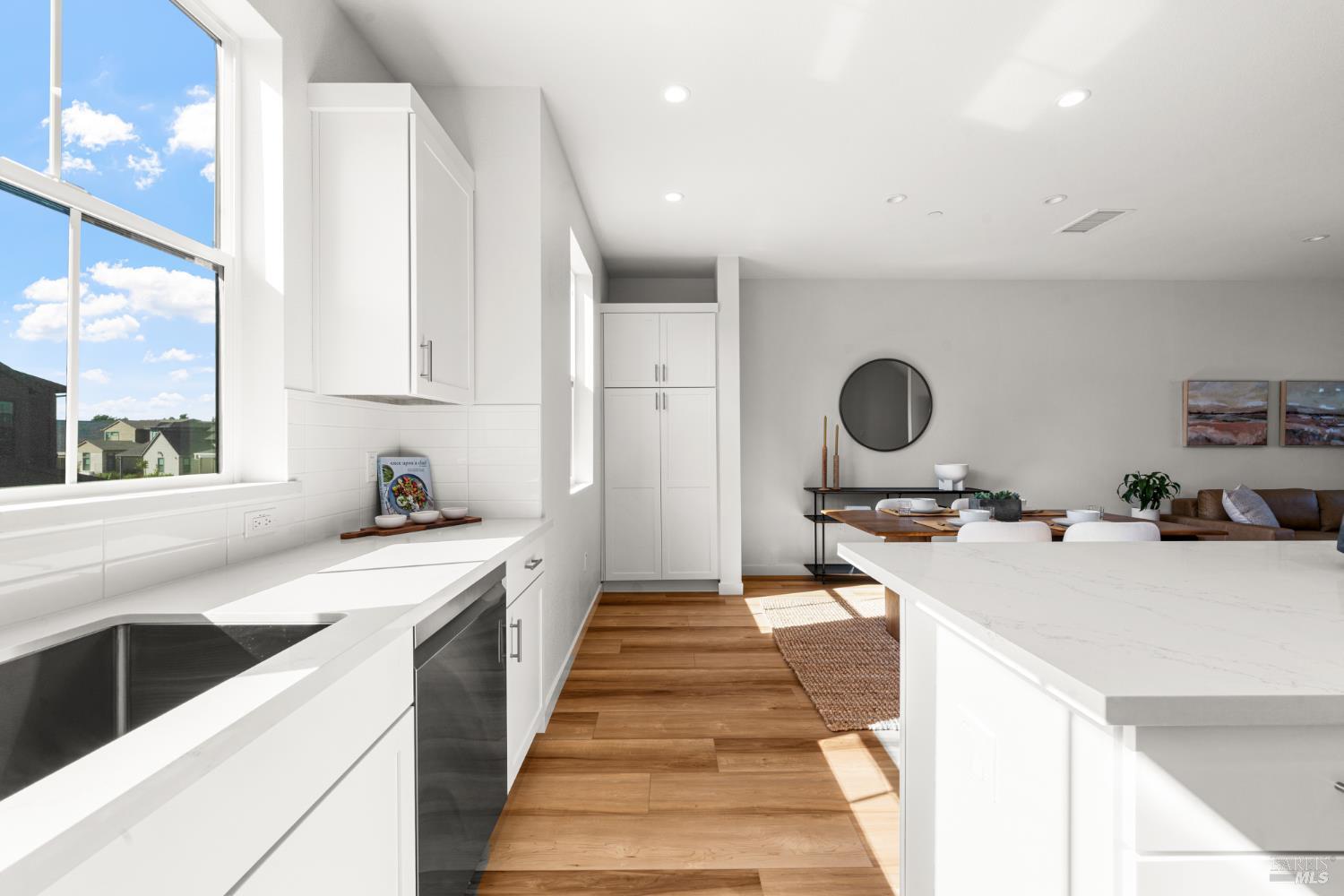 Detail Gallery Image 7 of 21 For 1460 Waterside Ln, Rohnert Park,  CA 94928 - 3 Beds | 3 Baths