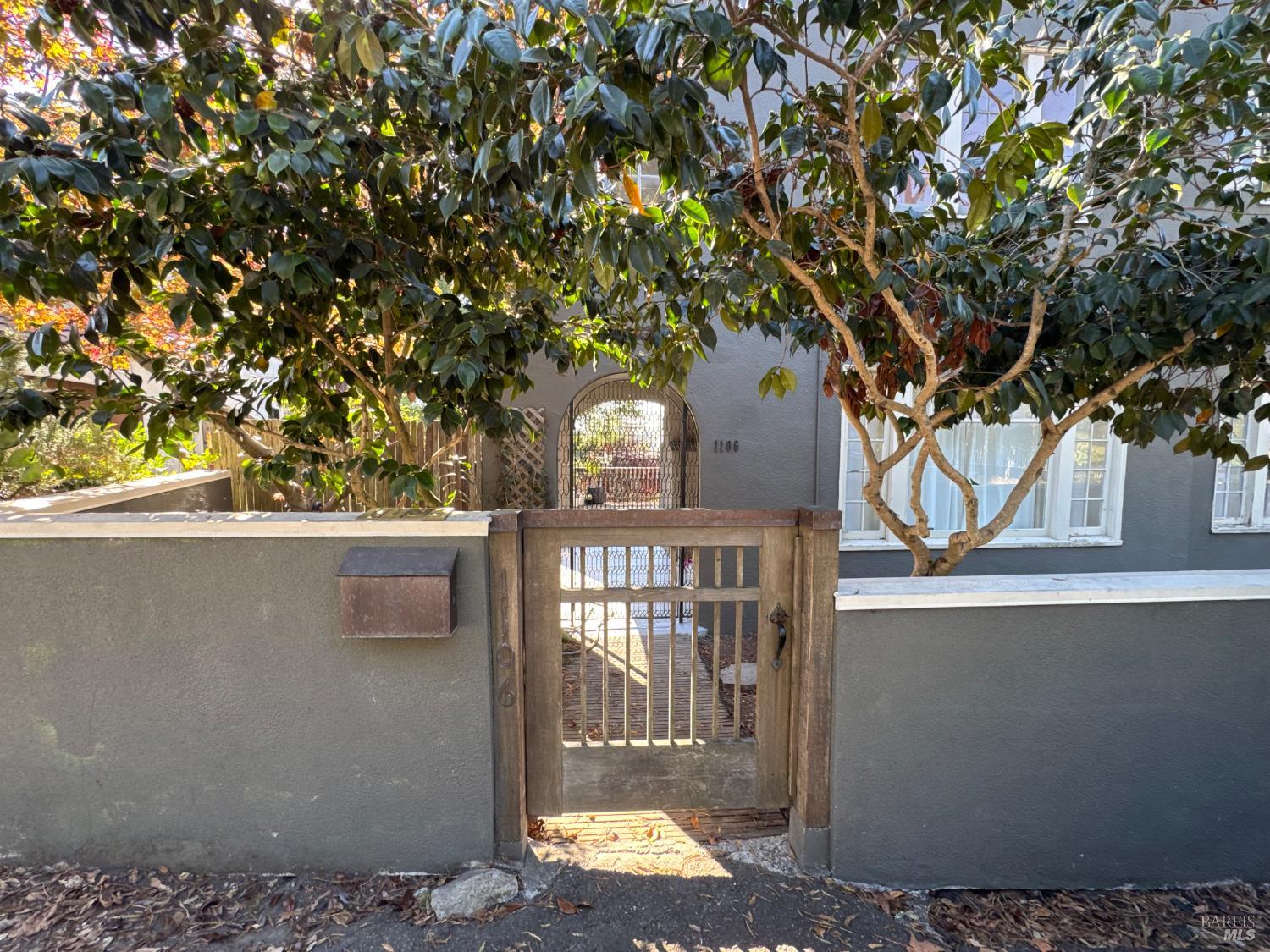 Detail Gallery Image 2 of 20 For 1106 Cragmont Ave, Berkeley,  CA 94708 - 2 Beds | 1 Baths