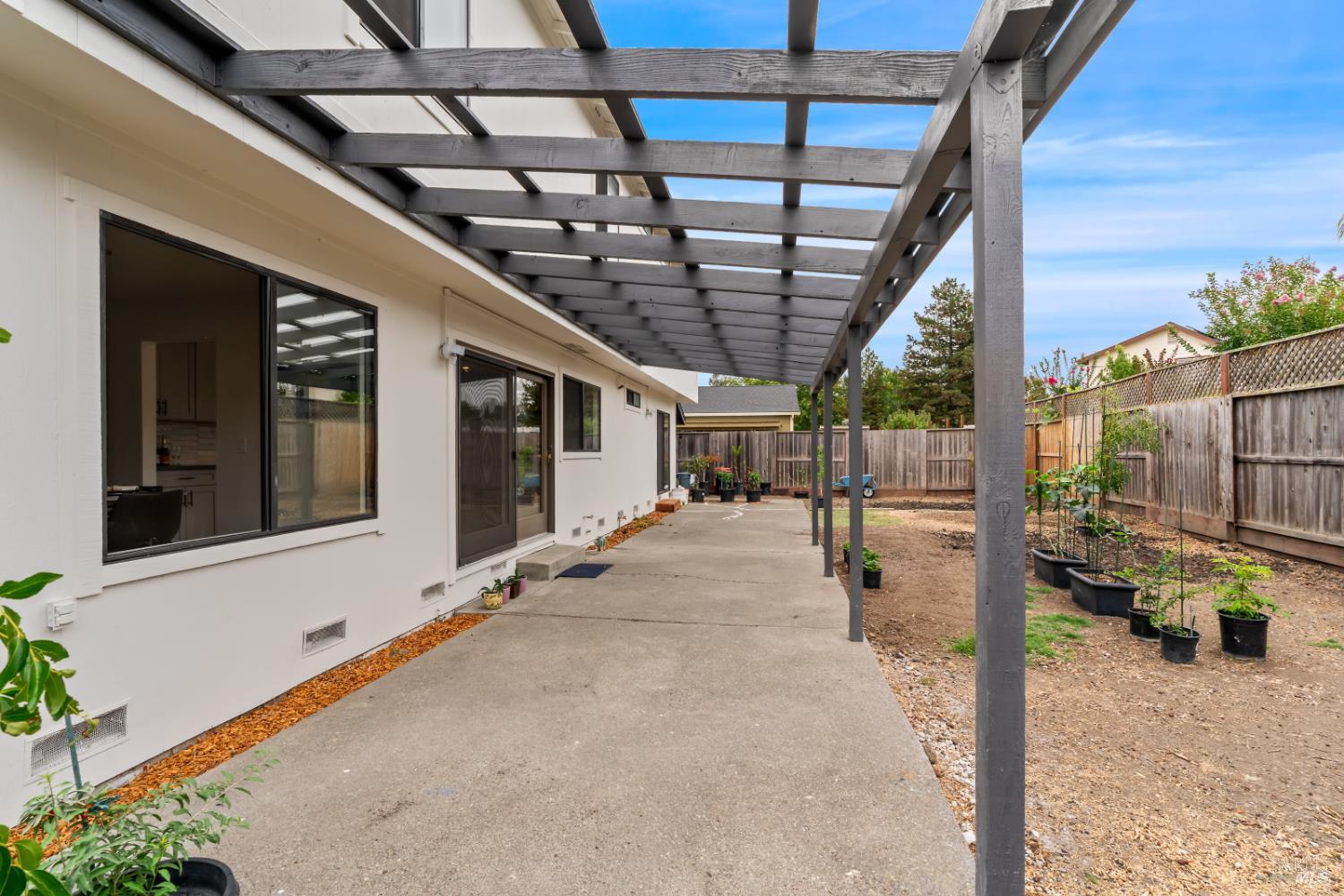 Detail Gallery Image 43 of 57 For 6032 Elsa Ave, Rohnert Park,  CA 94928 - 4 Beds | 3 Baths