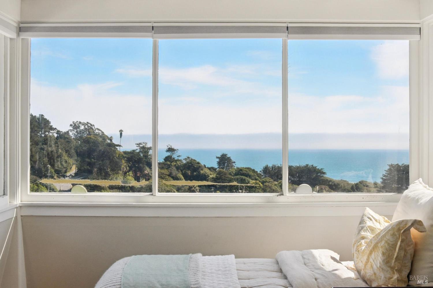 Detail Gallery Image 21 of 58 For 40 Laurel Ave, Stinson Beach,  CA 94970 - 4 Beds | 3 Baths
