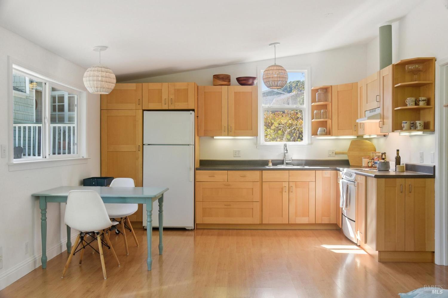 Detail Gallery Image 27 of 58 For 40 Laurel Ave, Stinson Beach,  CA 94970 - 4 Beds | 3 Baths