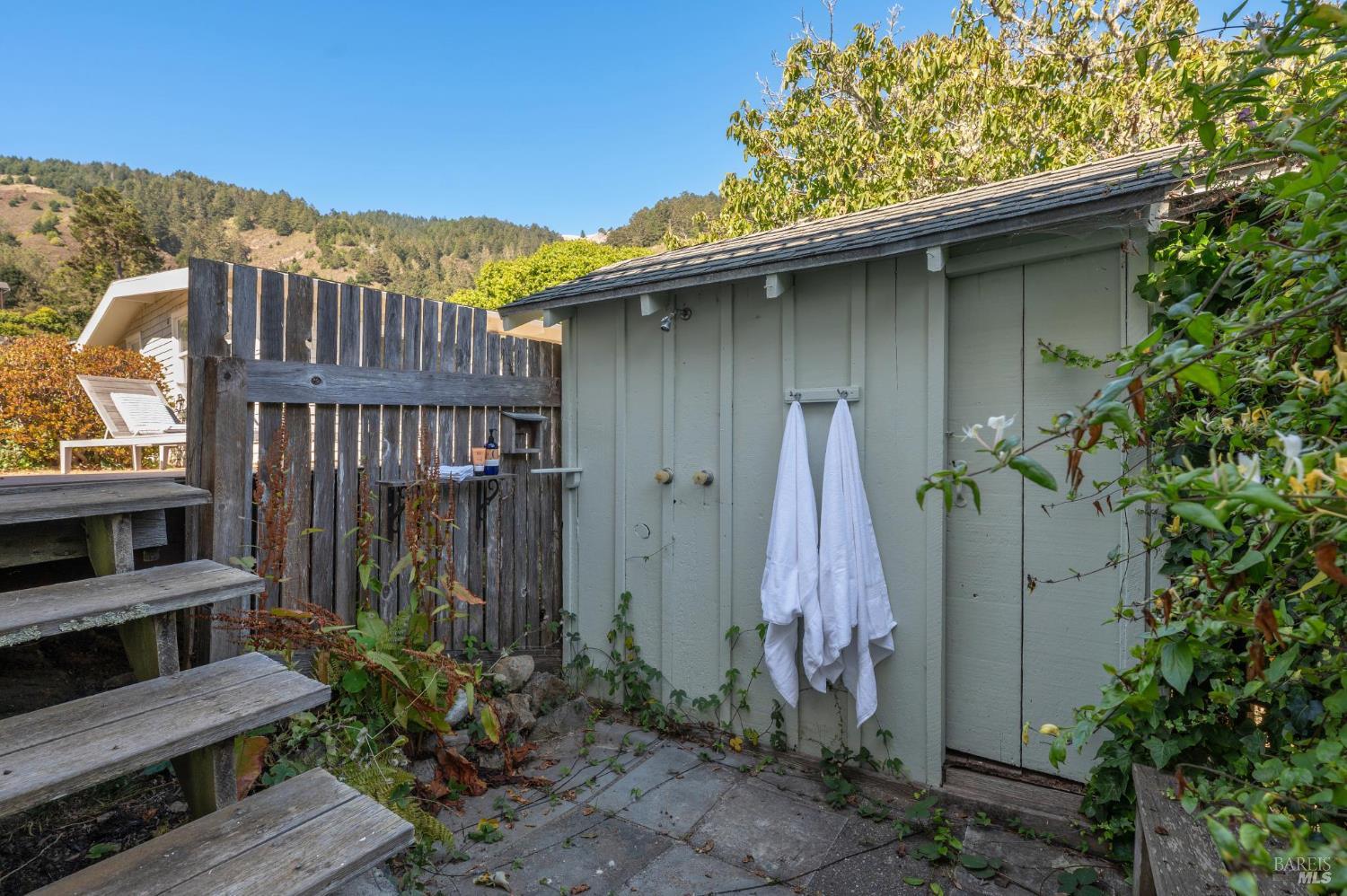 Detail Gallery Image 35 of 58 For 40 Laurel Ave, Stinson Beach,  CA 94970 - 4 Beds | 3 Baths