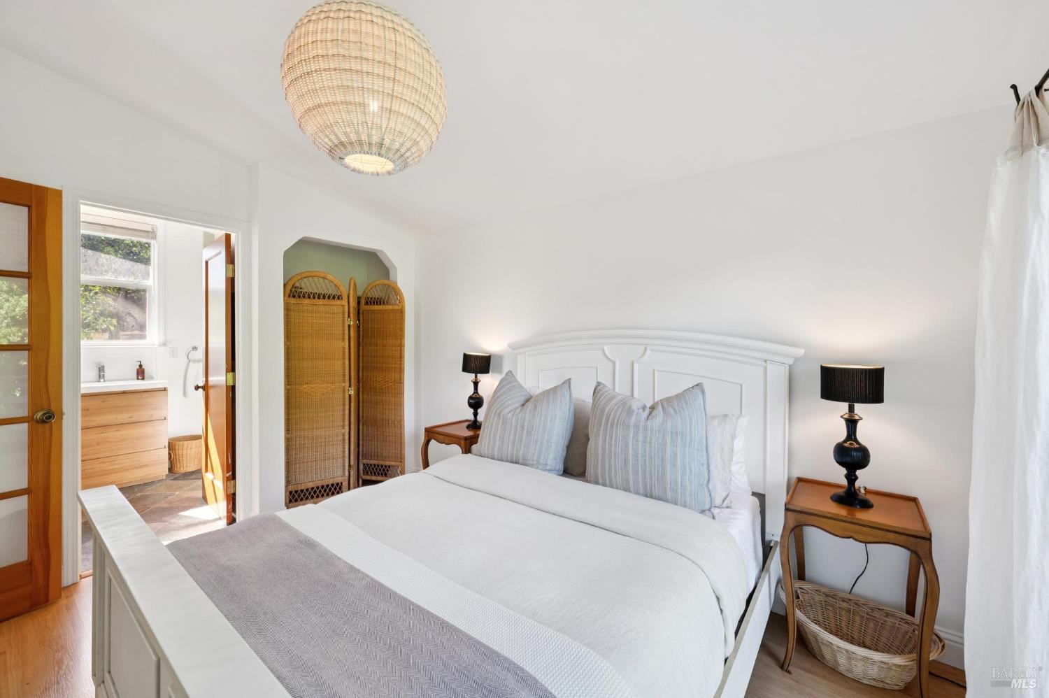 Detail Gallery Image 30 of 58 For 40 Laurel Ave, Stinson Beach,  CA 94970 - 4 Beds | 3 Baths