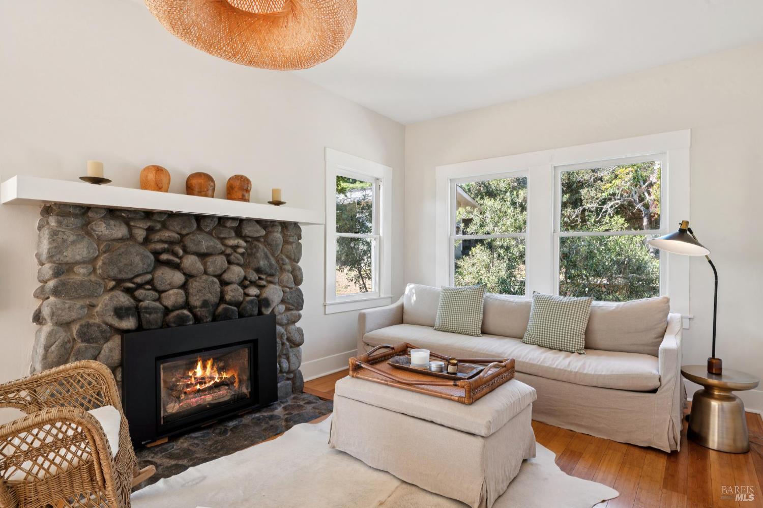 Detail Gallery Image 4 of 58 For 40 Laurel Ave, Stinson Beach,  CA 94970 - 4 Beds | 3 Baths