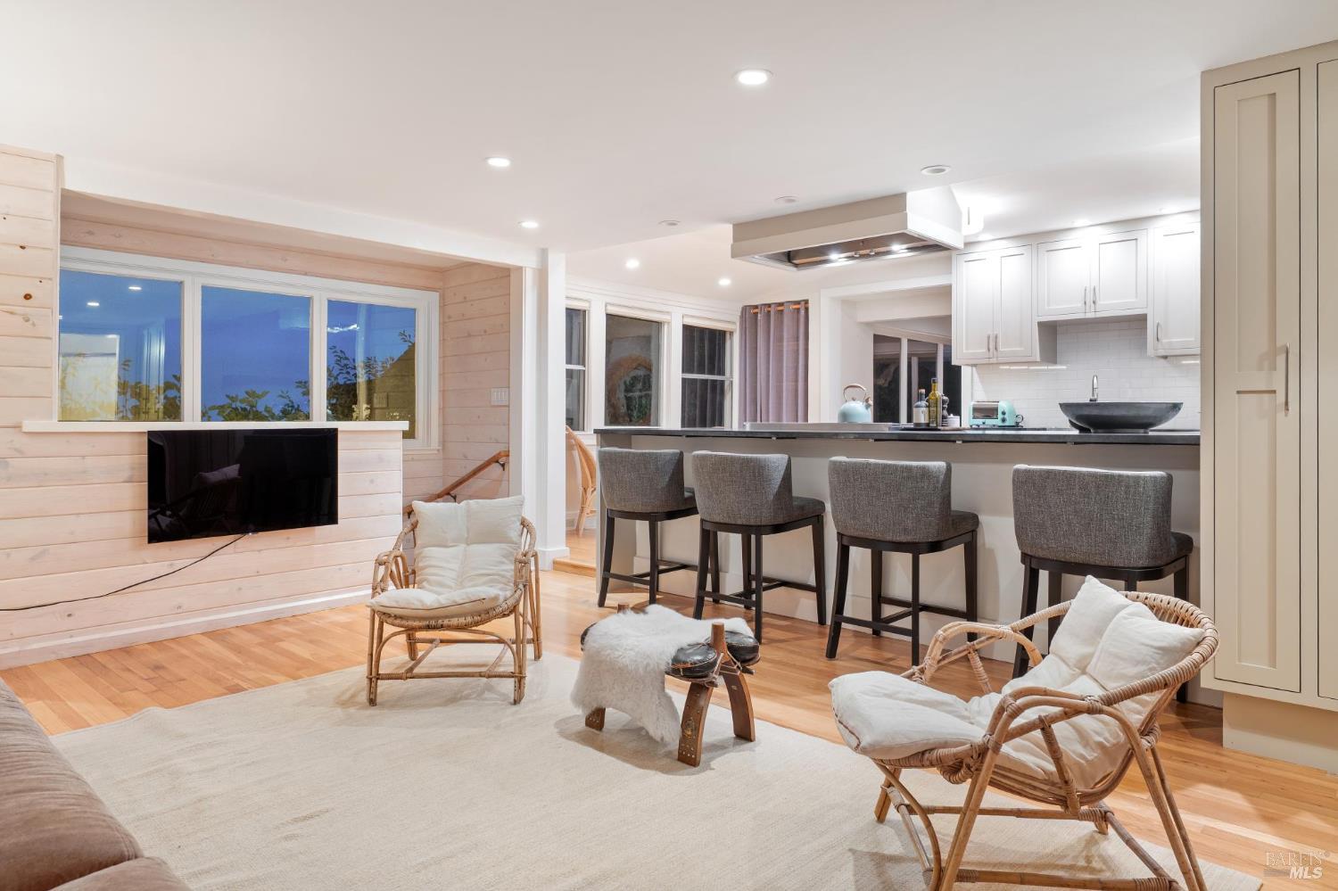 Detail Gallery Image 45 of 58 For 40 Laurel Ave, Stinson Beach,  CA 94970 - 4 Beds | 3 Baths