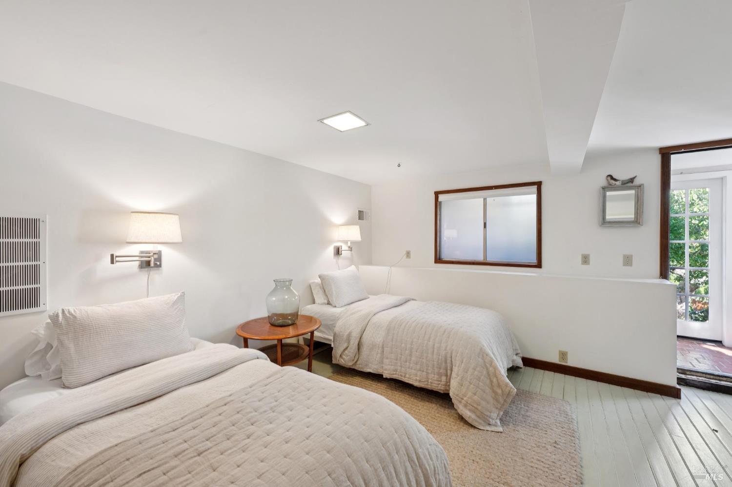 Detail Gallery Image 18 of 58 For 40 Laurel Ave, Stinson Beach,  CA 94970 - 4 Beds | 3 Baths