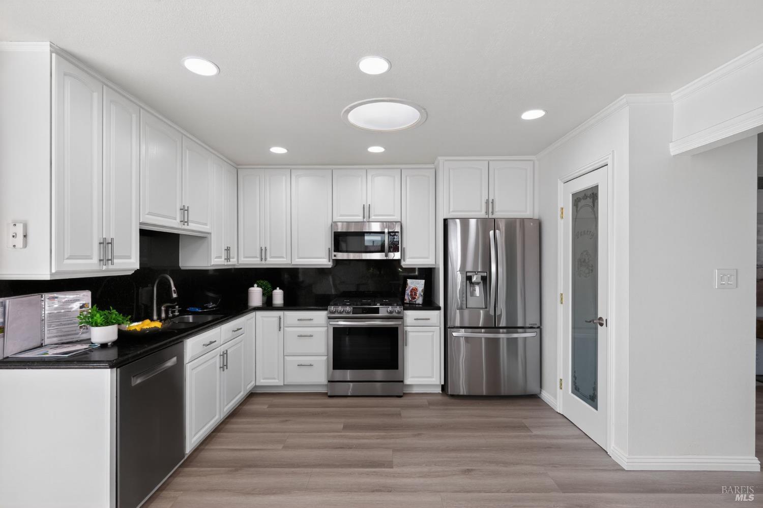 Detail Gallery Image 10 of 51 For 4263 Queen Anne Dr, Union City,  CA 94587 - 3 Beds | 2 Baths