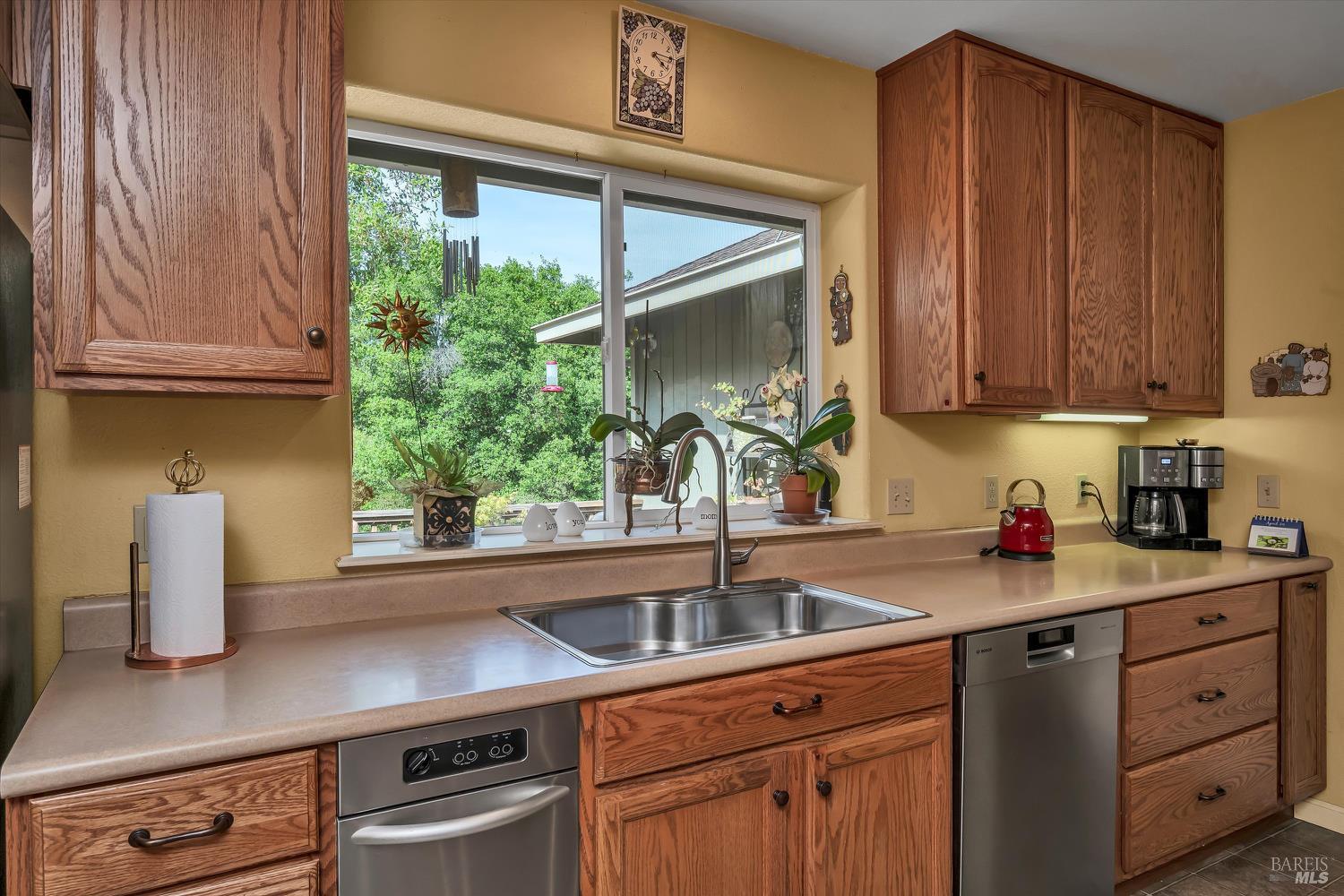 Detail Gallery Image 10 of 59 For 15625 June Bug Rd, Lower Lake,  CA 95457 - 4 Beds | 3/1 Baths