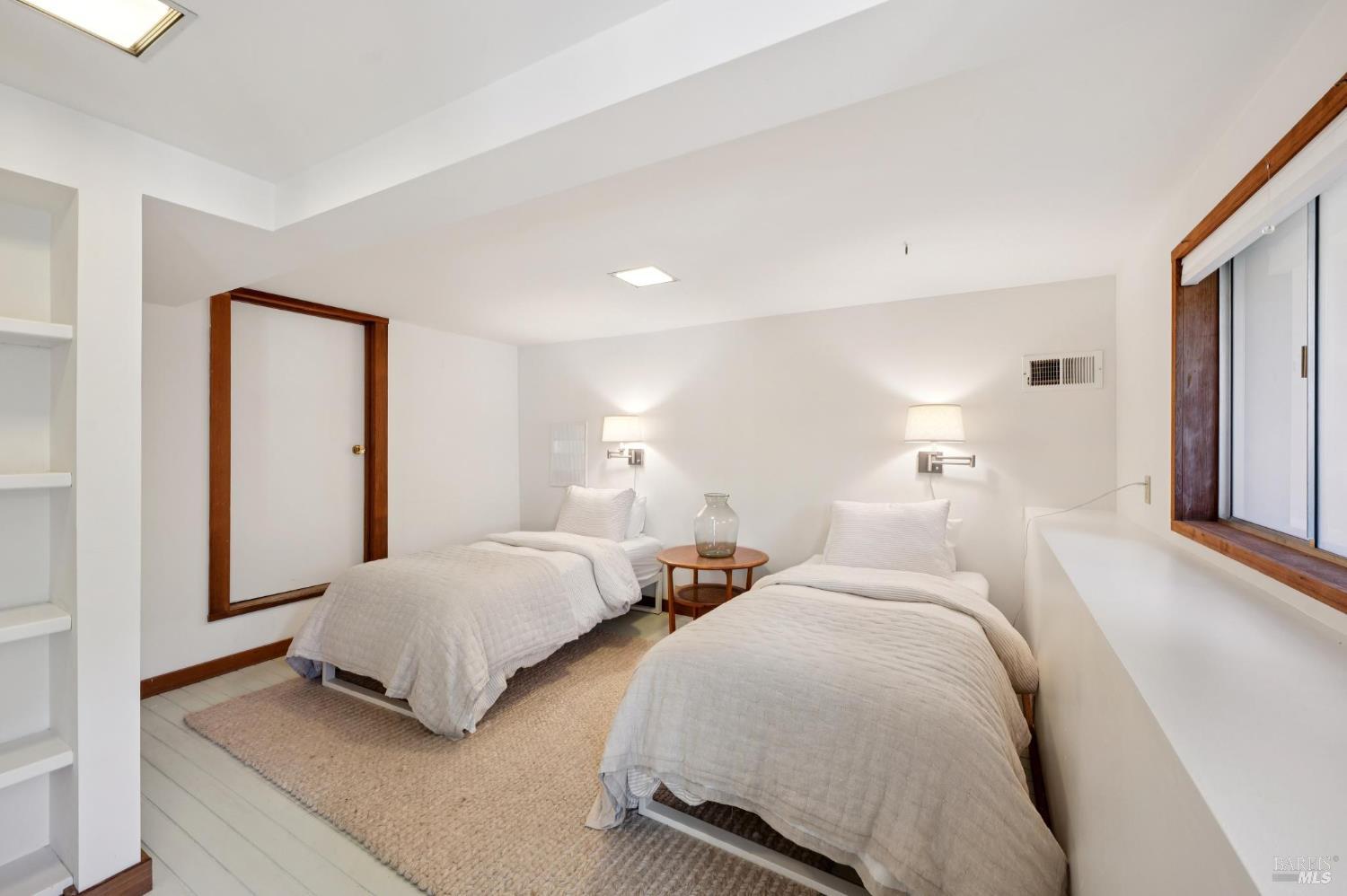 Detail Gallery Image 17 of 58 For 40 Laurel Ave, Stinson Beach,  CA 94970 - 4 Beds | 3 Baths