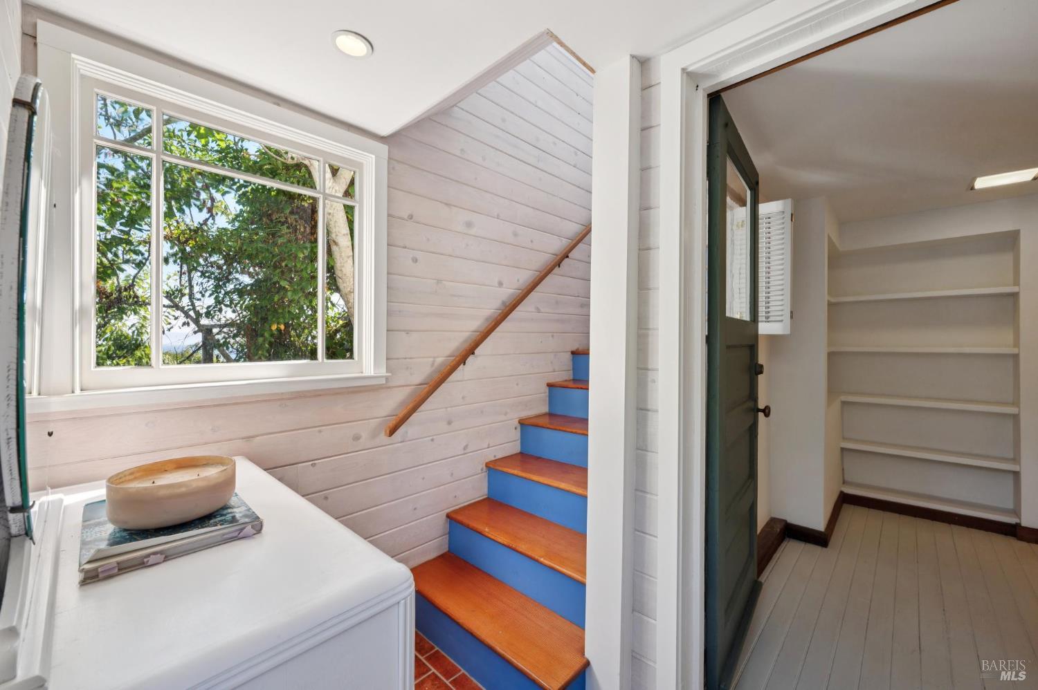 Detail Gallery Image 16 of 58 For 40 Laurel Ave, Stinson Beach,  CA 94970 - 4 Beds | 3 Baths