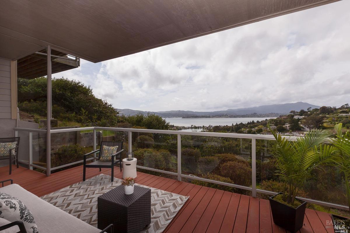 Detail Gallery Image 6 of 13 For 24 Red Hill Cir, Tiburon,  CA 94920 - 2 Beds | 2 Baths
