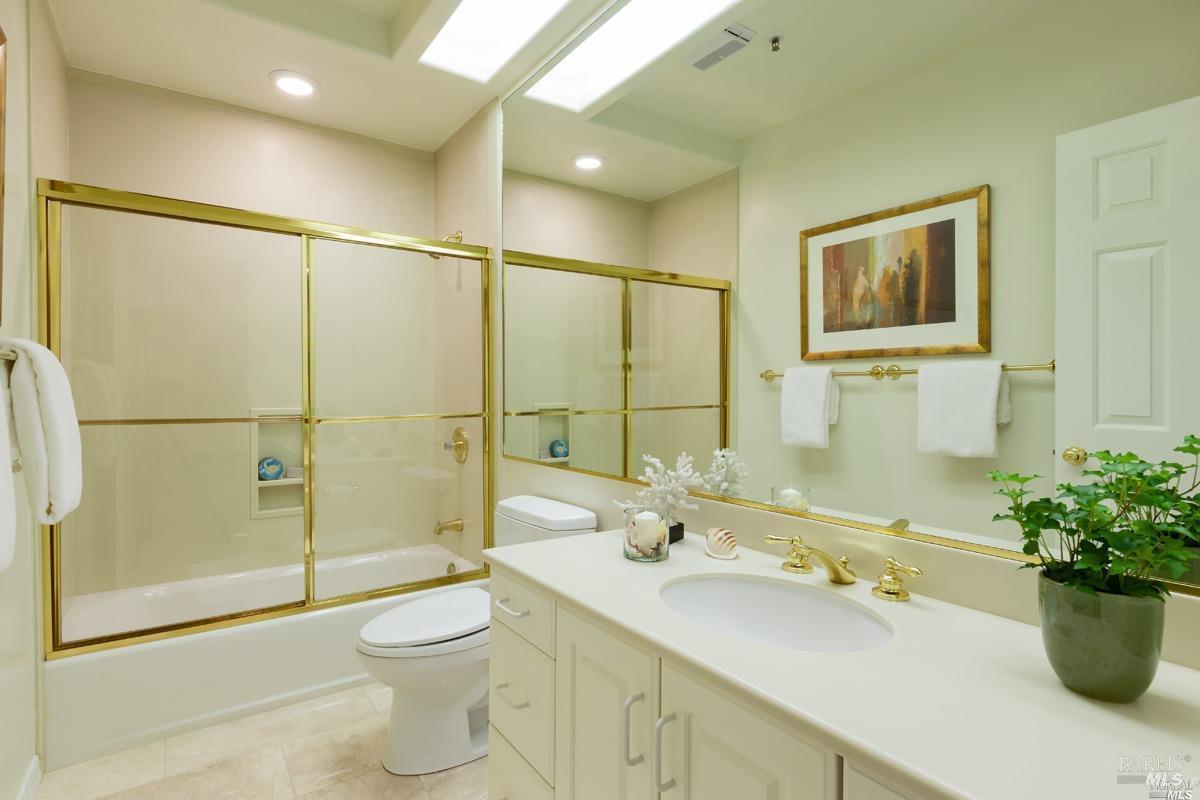 Detail Gallery Image 12 of 13 For 24 Red Hill Cir, Tiburon,  CA 94920 - 2 Beds | 2 Baths