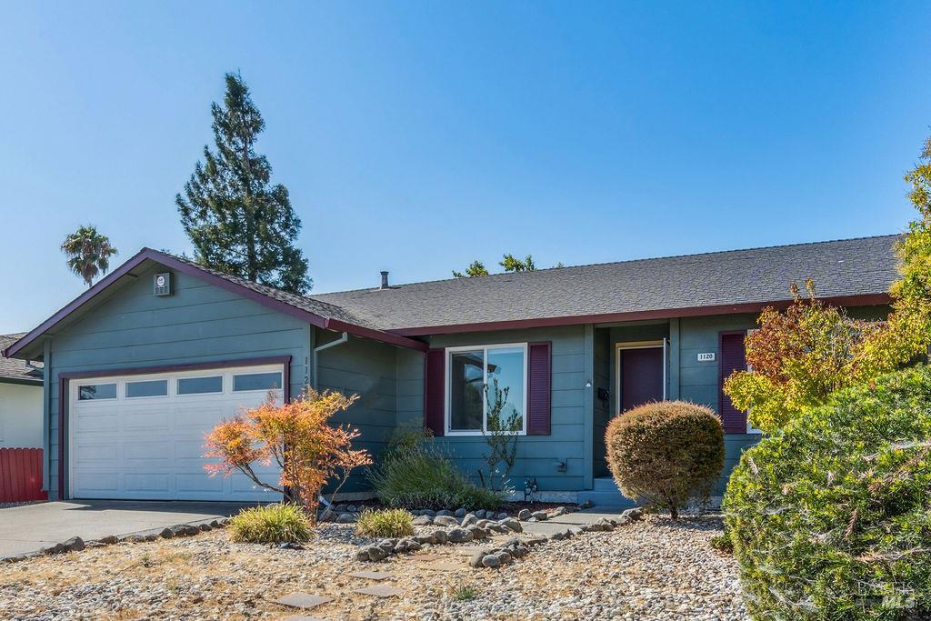 Detail Gallery Image 2 of 35 For 1120 S Mcdowell Blvd, Petaluma,  CA 94954 - 3 Beds | 2 Baths