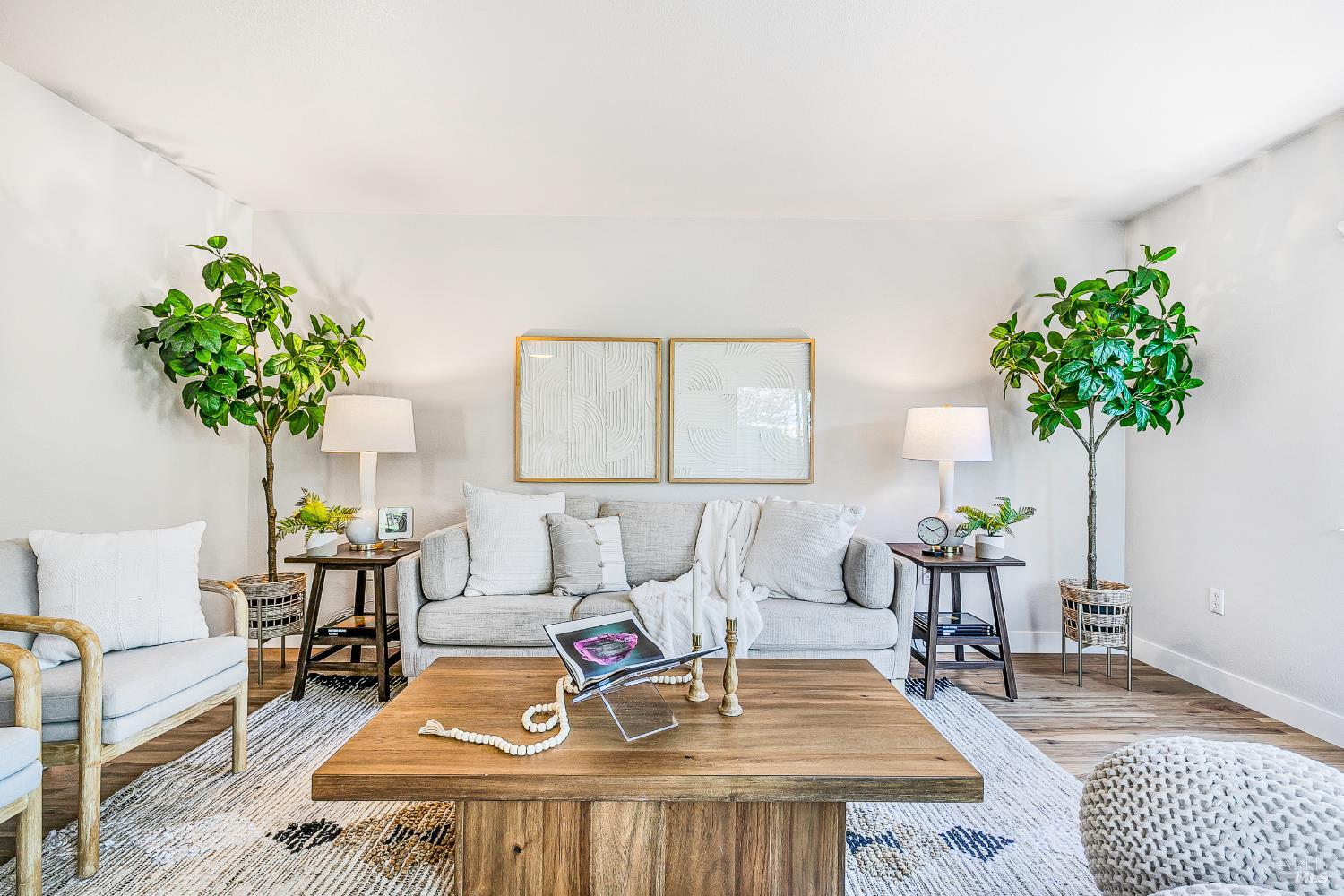 Detail Gallery Image 4 of 48 For 2 Fielding Cir, Mill Valley,  CA 94941 - 3 Beds | 2/1 Baths