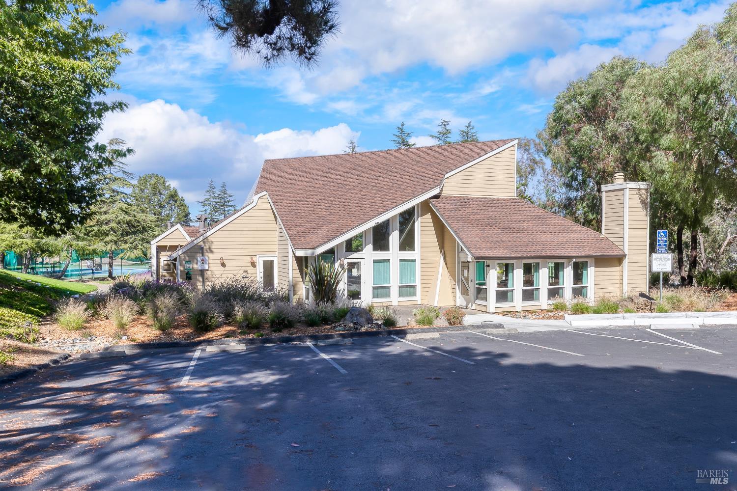 Detail Gallery Image 40 of 48 For 2 Fielding Cir, Mill Valley,  CA 94941 - 3 Beds | 2/1 Baths