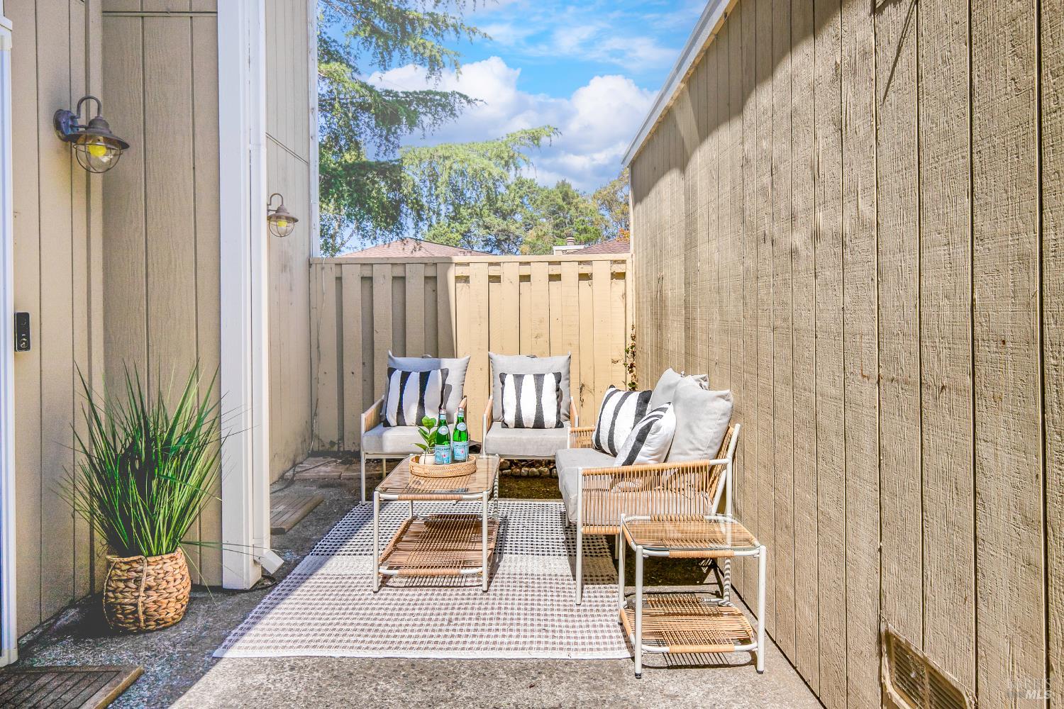 Detail Gallery Image 34 of 48 For 2 Fielding Cir, Mill Valley,  CA 94941 - 3 Beds | 2/1 Baths