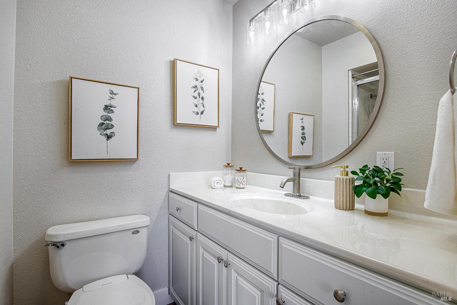 Detail Gallery Image 25 of 48 For 2 Fielding Cir, Mill Valley,  CA 94941 - 3 Beds | 2/1 Baths