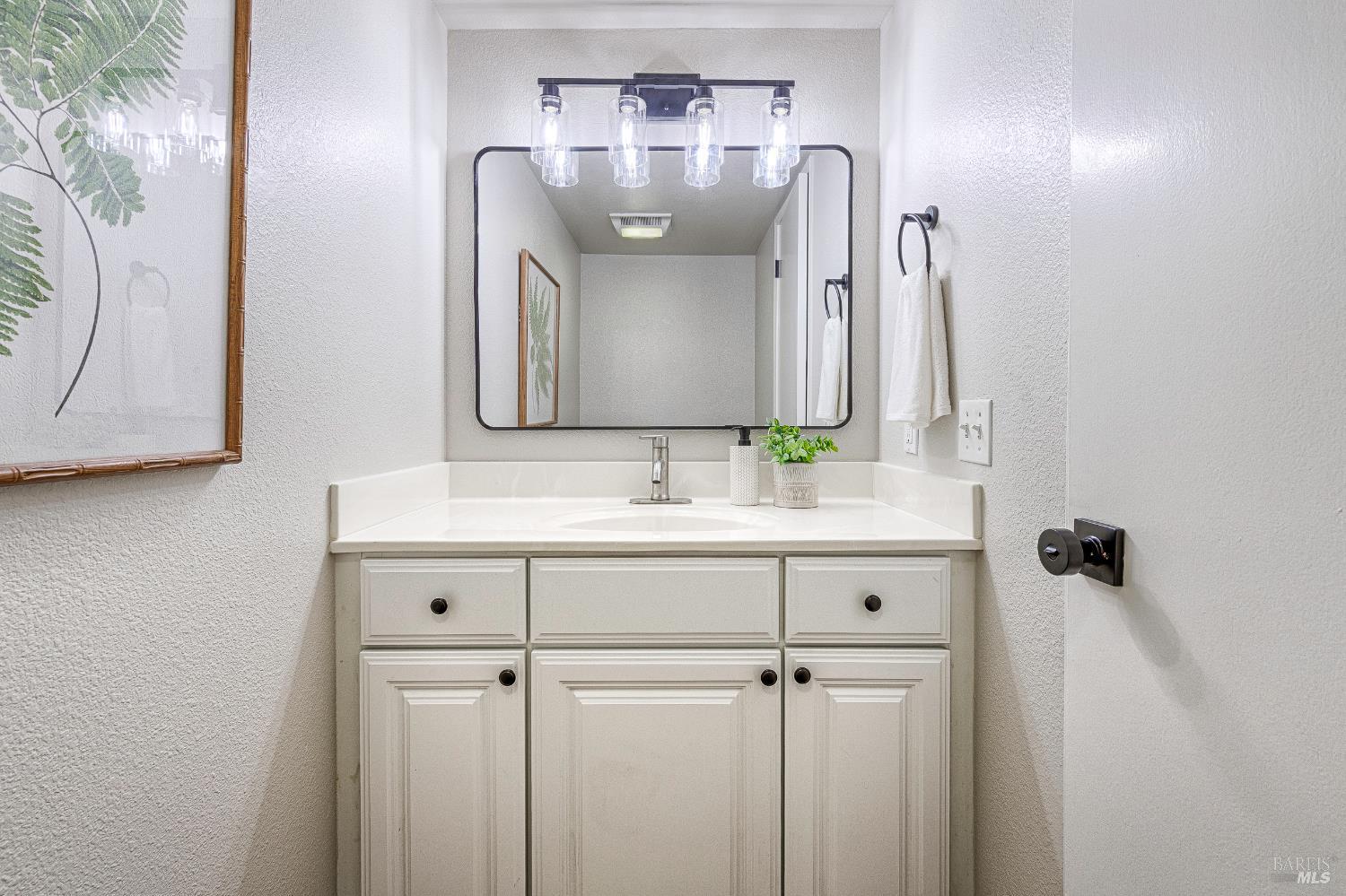 Detail Gallery Image 15 of 48 For 2 Fielding Cir, Mill Valley,  CA 94941 - 3 Beds | 2/1 Baths