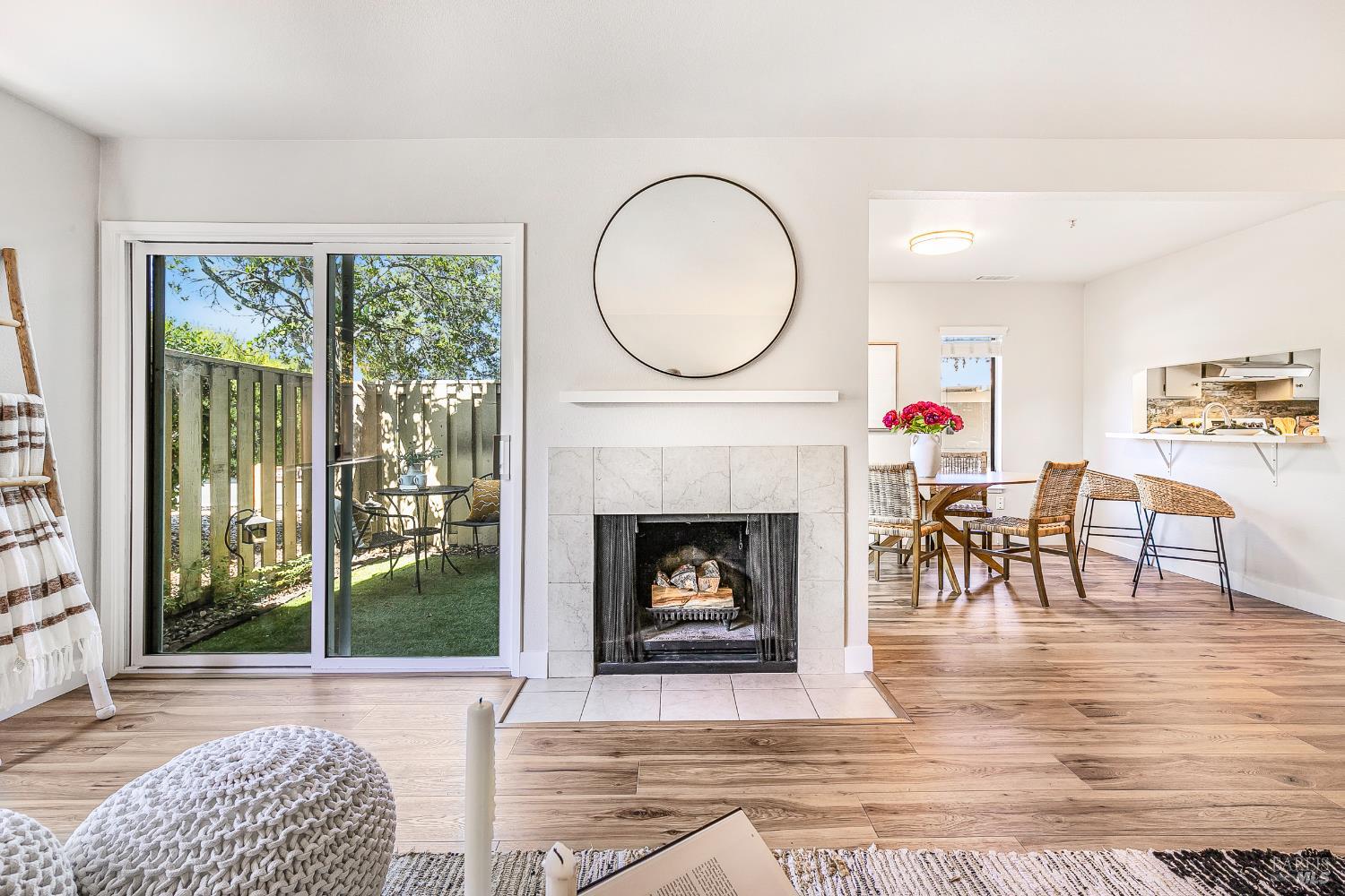 Detail Gallery Image 12 of 48 For 2 Fielding Cir, Mill Valley,  CA 94941 - 3 Beds | 2/1 Baths