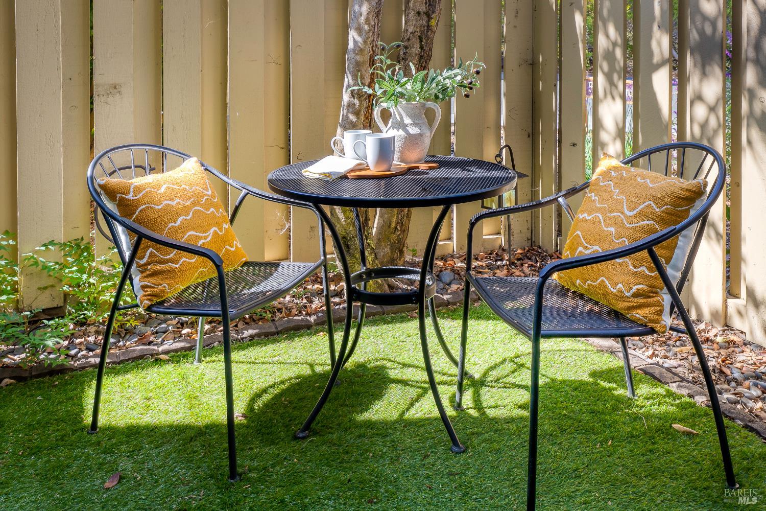 Detail Gallery Image 36 of 48 For 2 Fielding Cir, Mill Valley,  CA 94941 - 3 Beds | 2/1 Baths