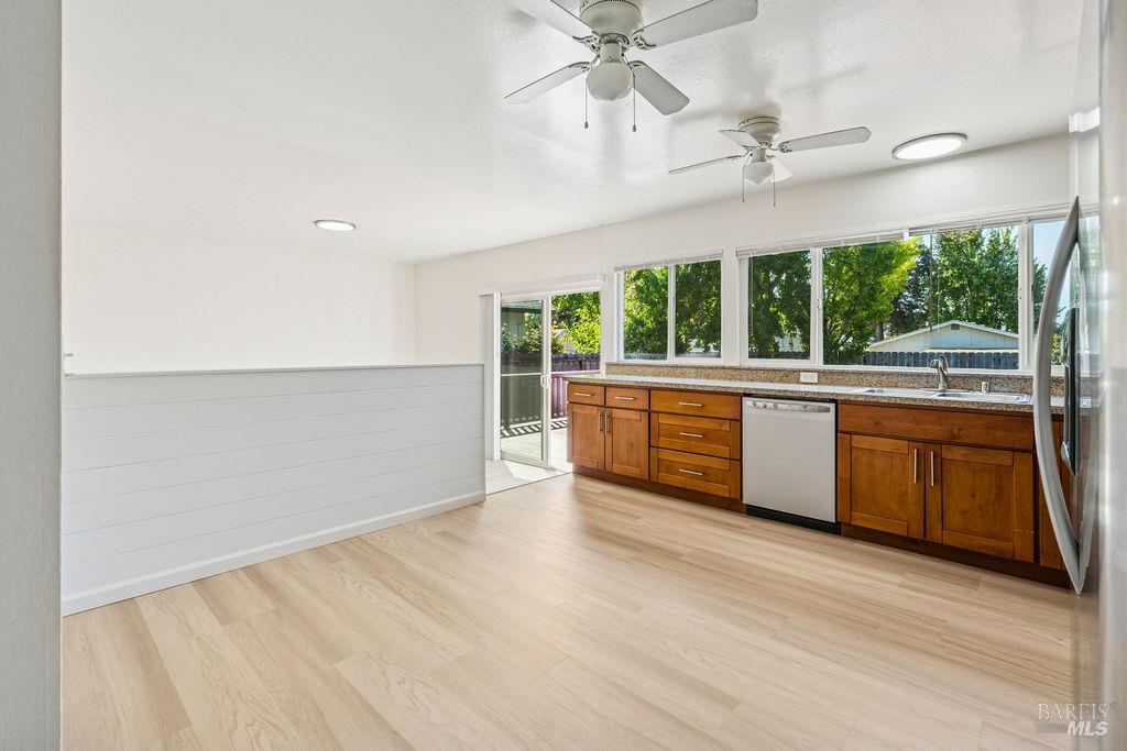 Detail Gallery Image 9 of 35 For 1120 S Mcdowell Blvd, Petaluma,  CA 94954 - 3 Beds | 2 Baths