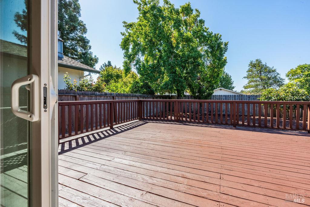 Detail Gallery Image 4 of 35 For 1120 S Mcdowell Blvd, Petaluma,  CA 94954 - 3 Beds | 2 Baths