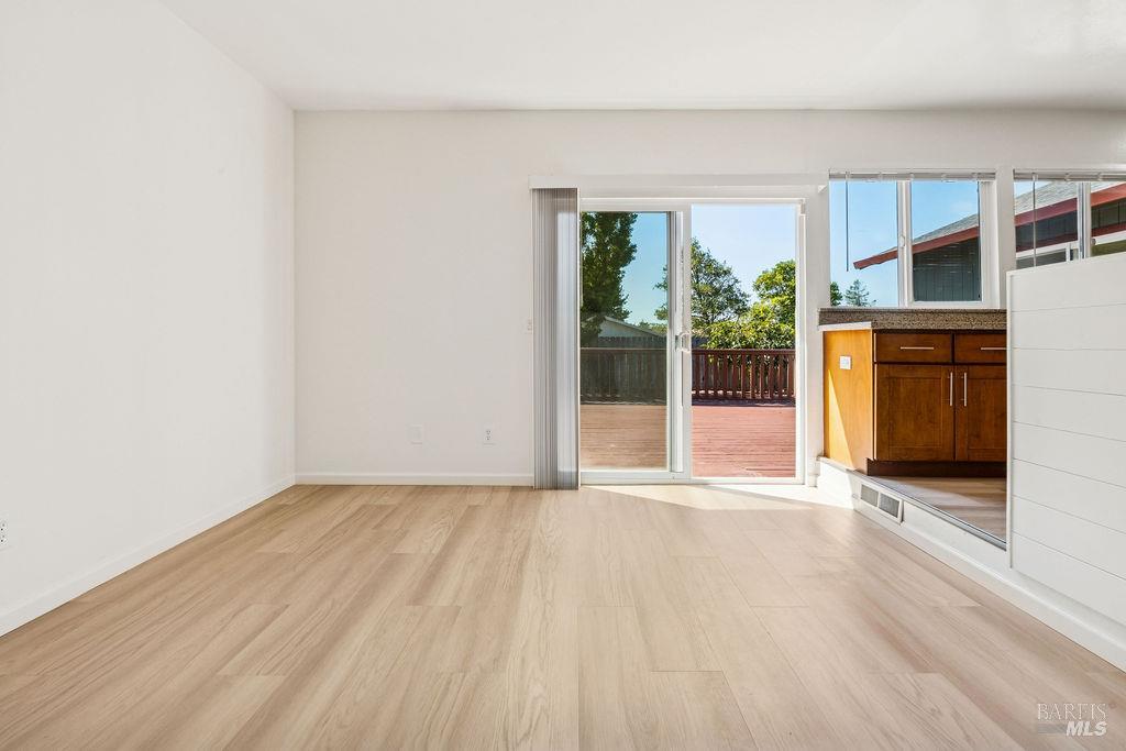 Detail Gallery Image 11 of 35 For 1120 S Mcdowell Blvd, Petaluma,  CA 94954 - 3 Beds | 2 Baths