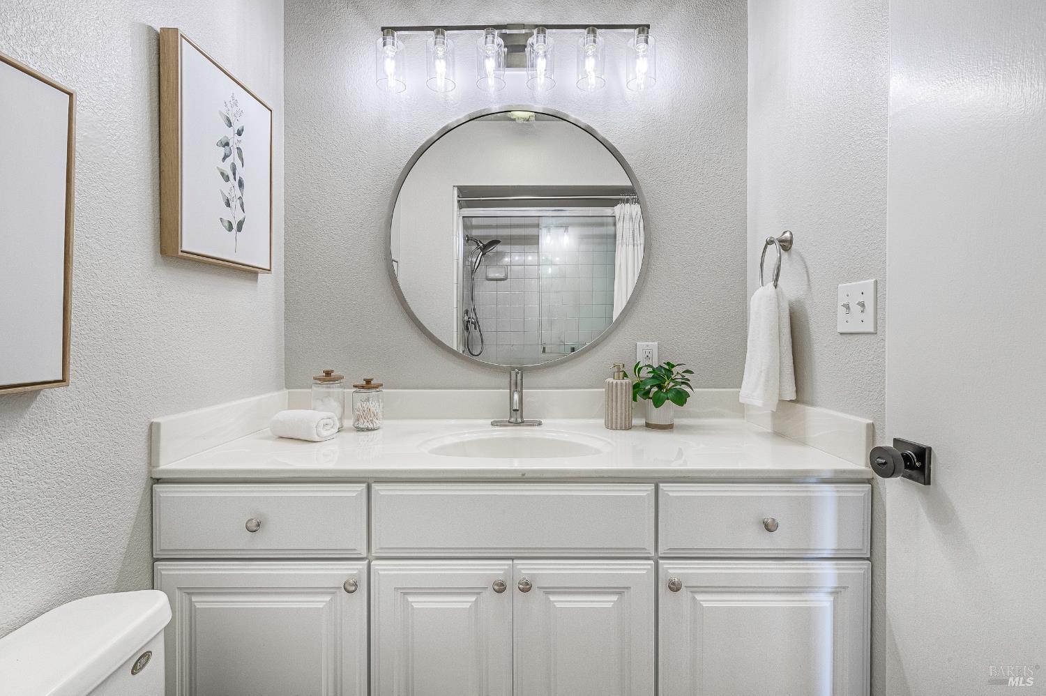 Detail Gallery Image 24 of 48 For 2 Fielding Cir, Mill Valley,  CA 94941 - 3 Beds | 2/1 Baths