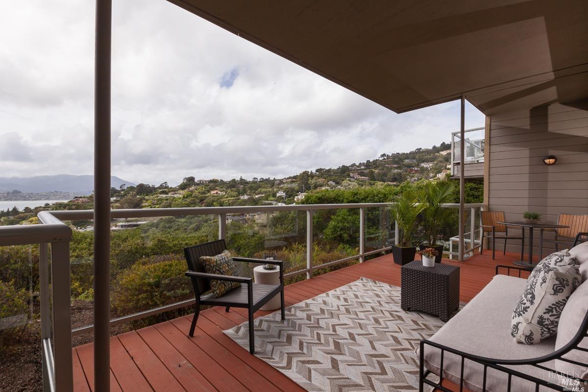 Detail Gallery Image 7 of 13 For 24 Red Hill Cir, Tiburon,  CA 94920 - 2 Beds | 2 Baths